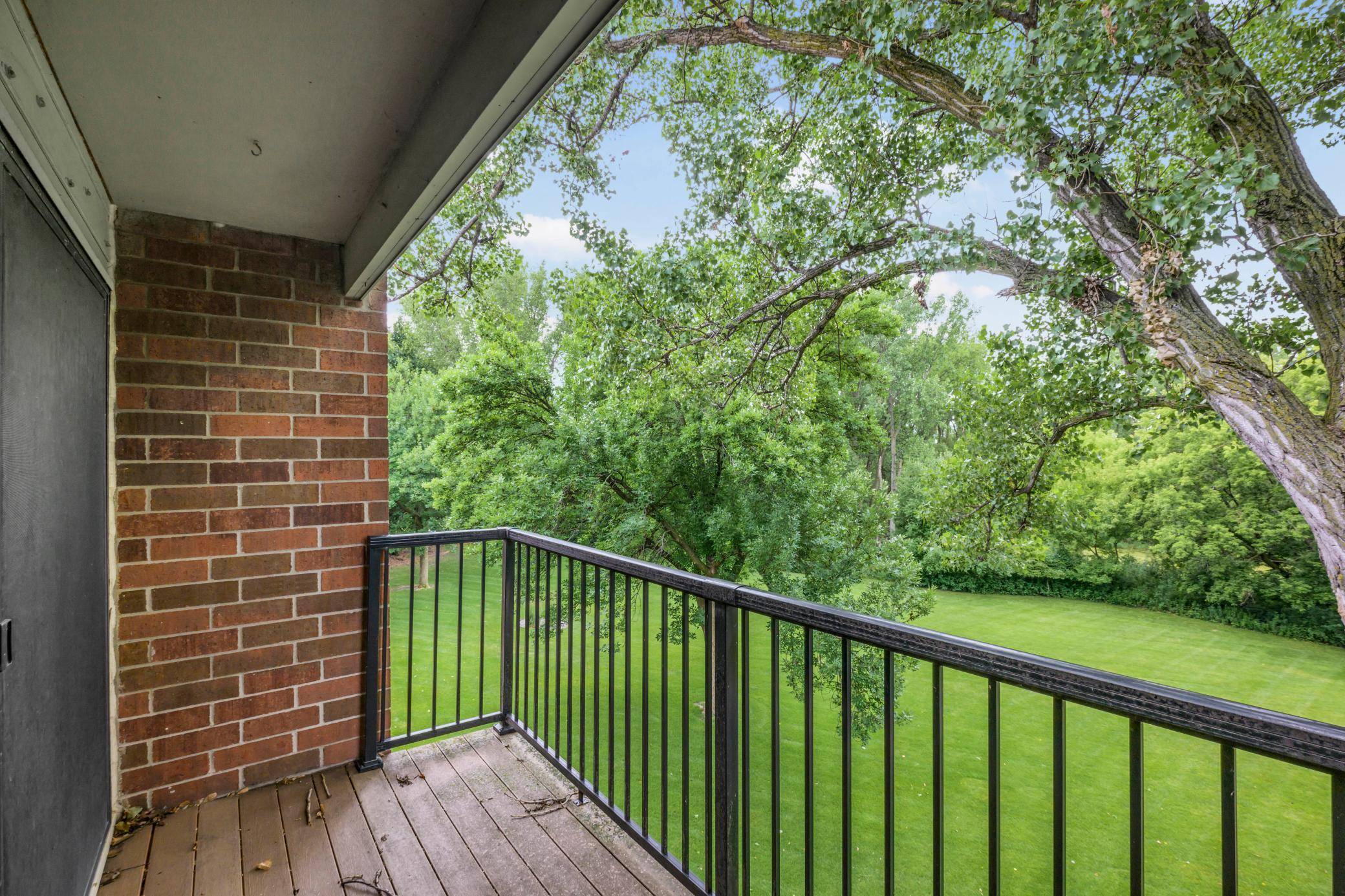 4 Pine Tree DR #321, Arden Hills, MN 55112