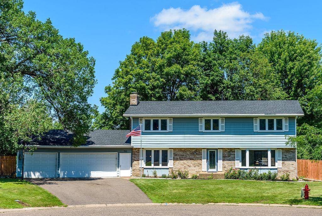 792 Mimosa LN, New Brighton, MN 55112