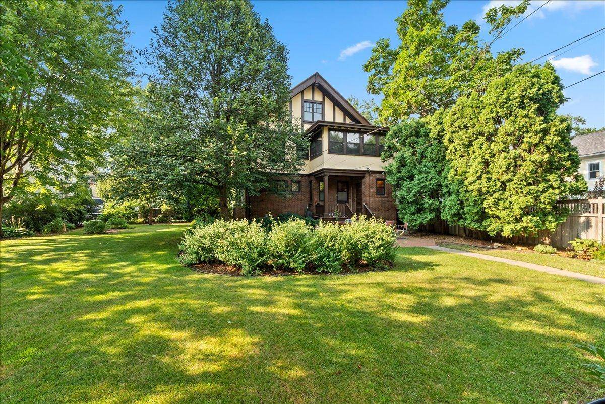 887 Ashland AVE, Saint Paul, MN 55104