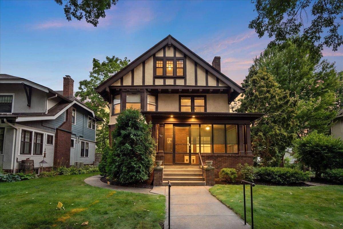 887 Ashland AVE, Saint Paul, MN 55104