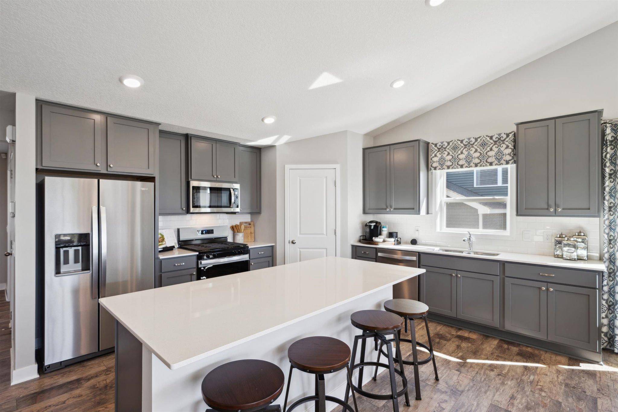 17420 Dulles LN, Lakeville, MN 55044