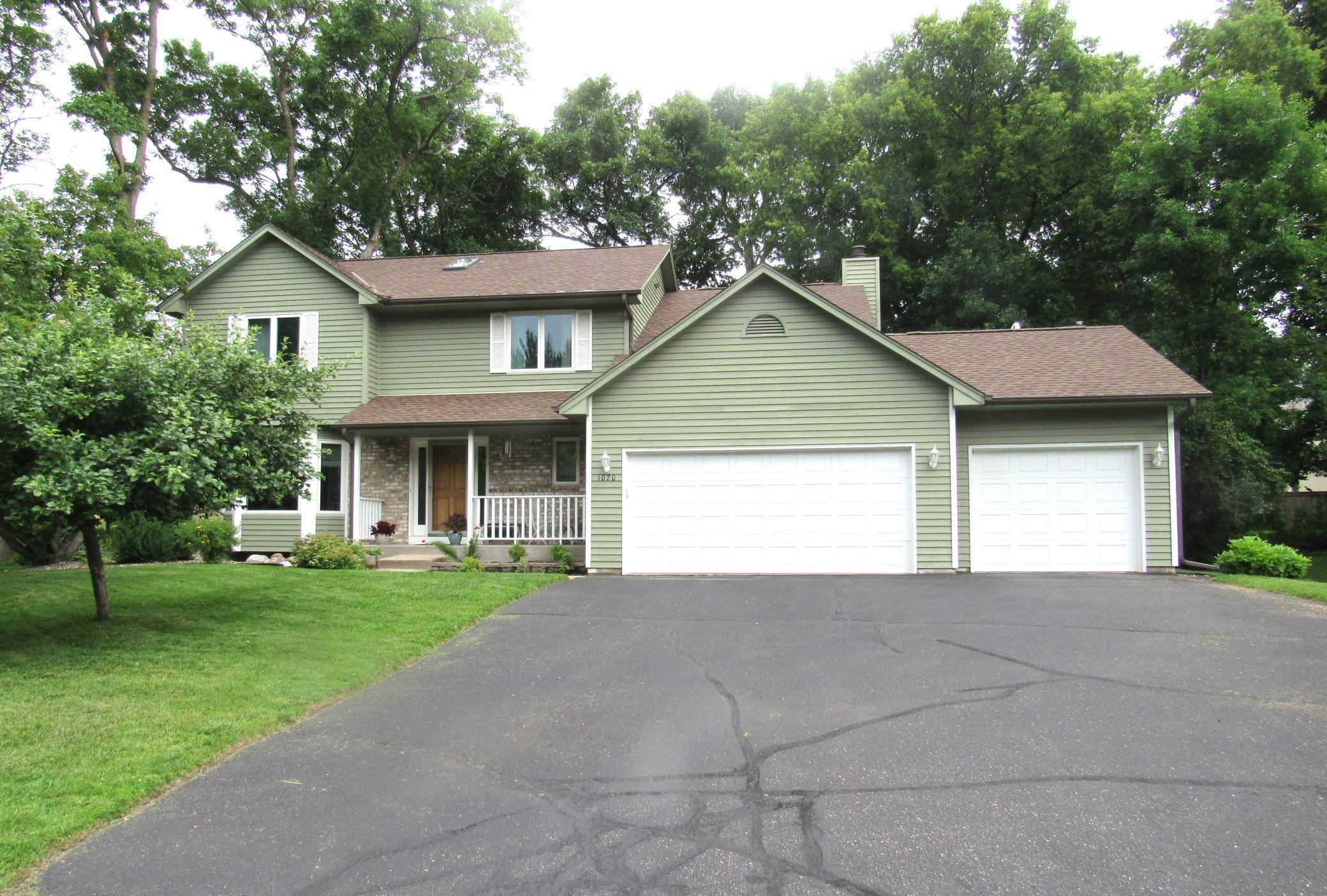 1020 Lake Lucy RD, Chanhassen, MN 55317