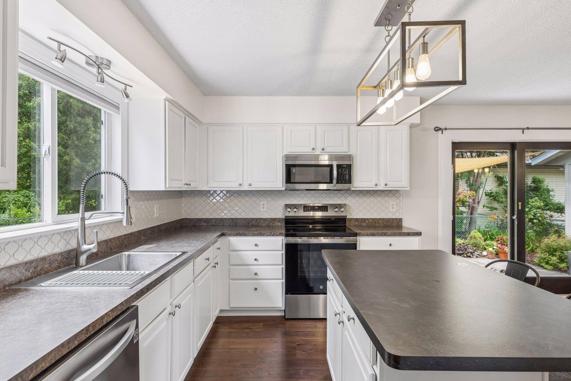 1848 Evergreen Draw, Woodbury, MN 55125