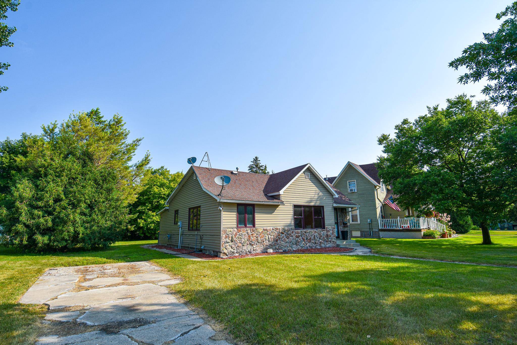 237 E Nelson AVE, Warren, MN 56762