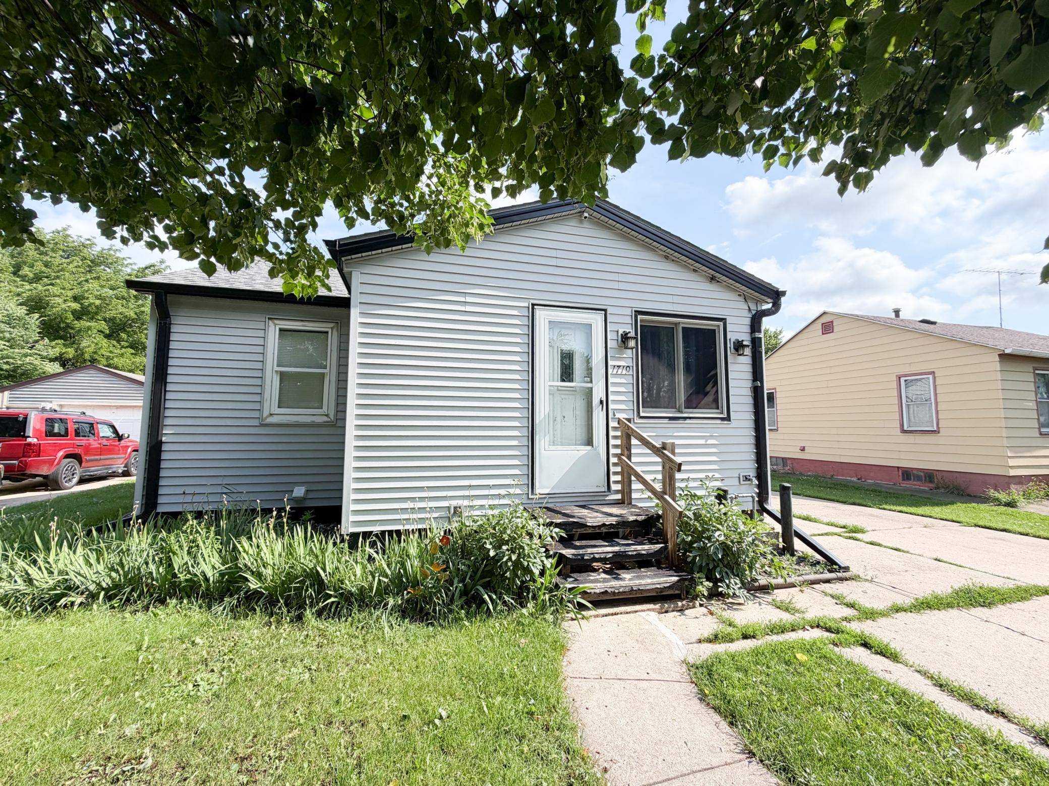 1719 Dover ST, Worthington, MN 56187