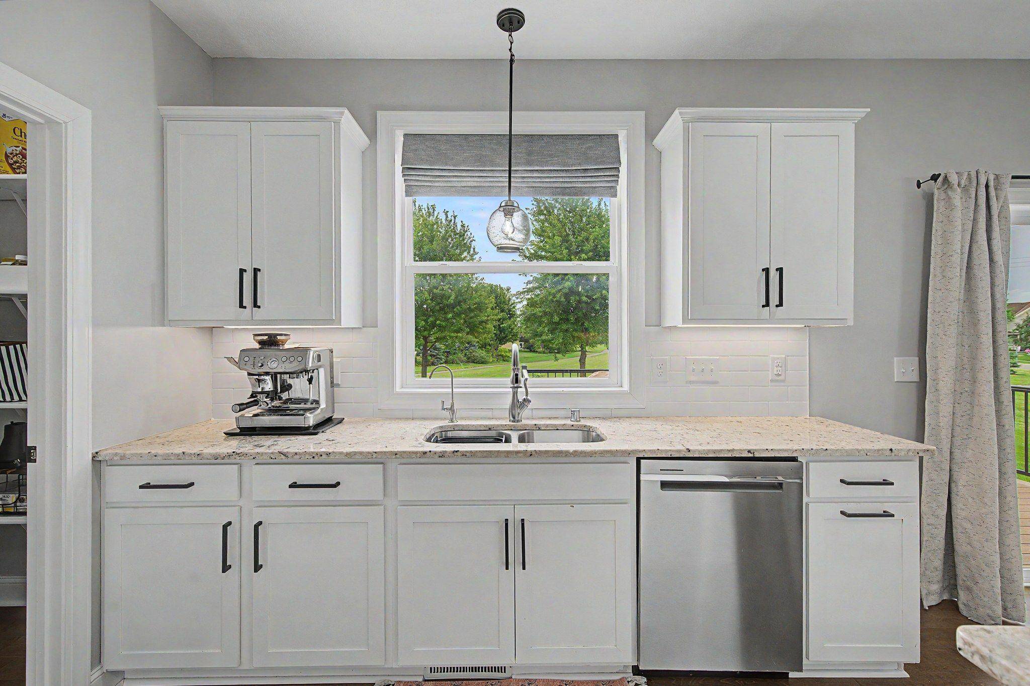 6694 Lakeview CIR NE, Albertville, MN 55301
