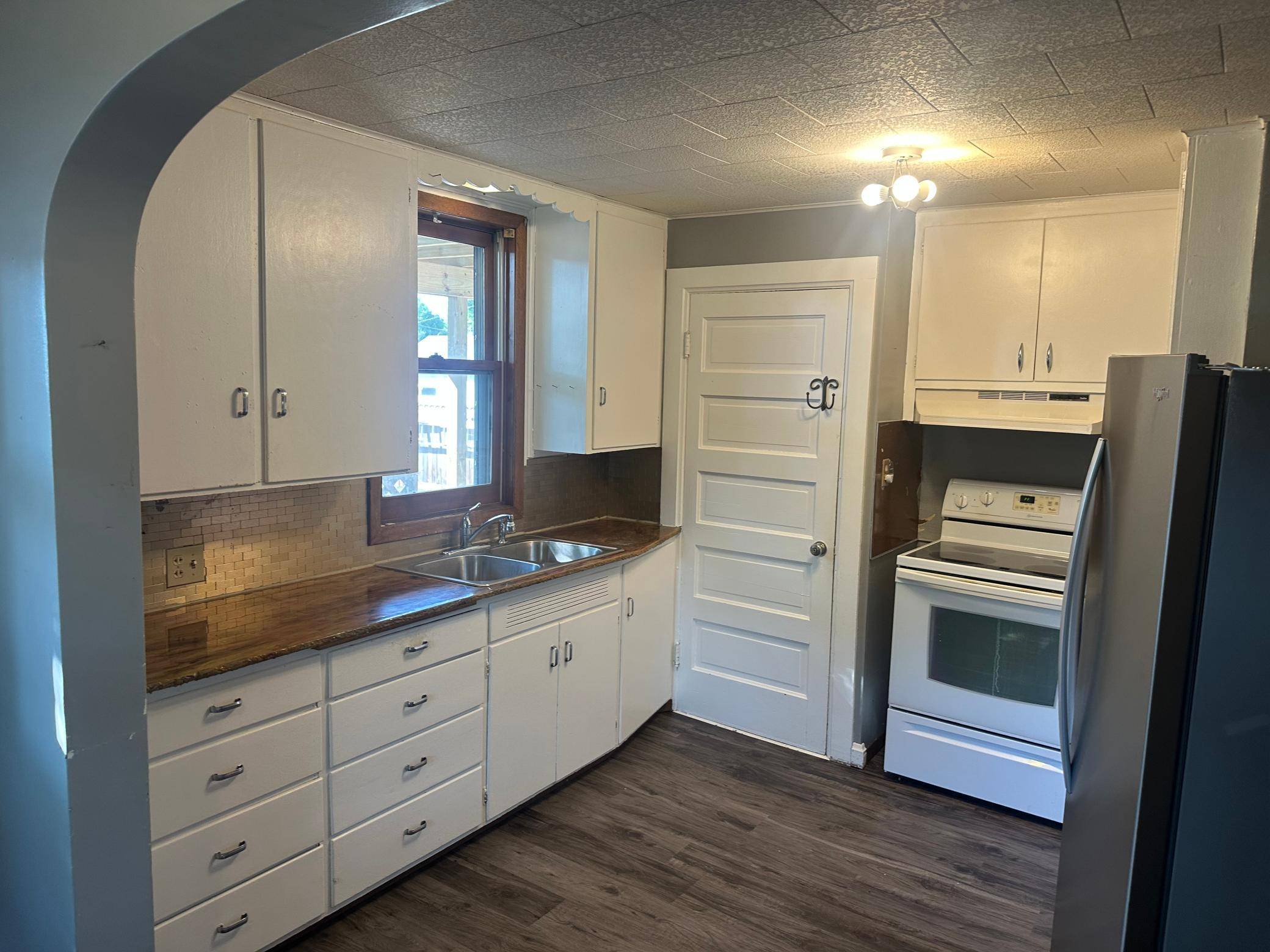 313 Poplar AVE N, Canby, MN 56220