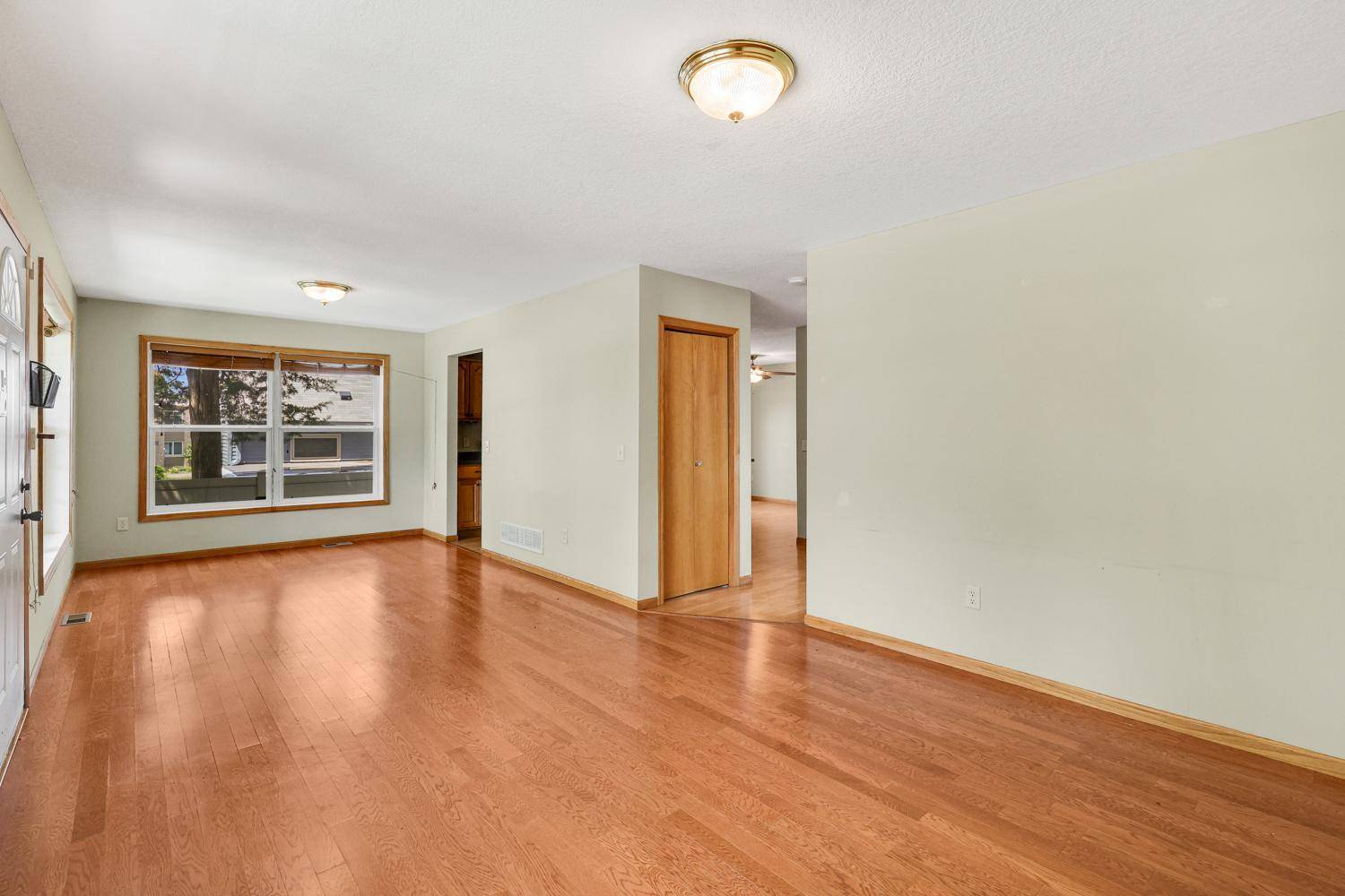 2116 2nd AVE N, Minneapolis, MN 55405