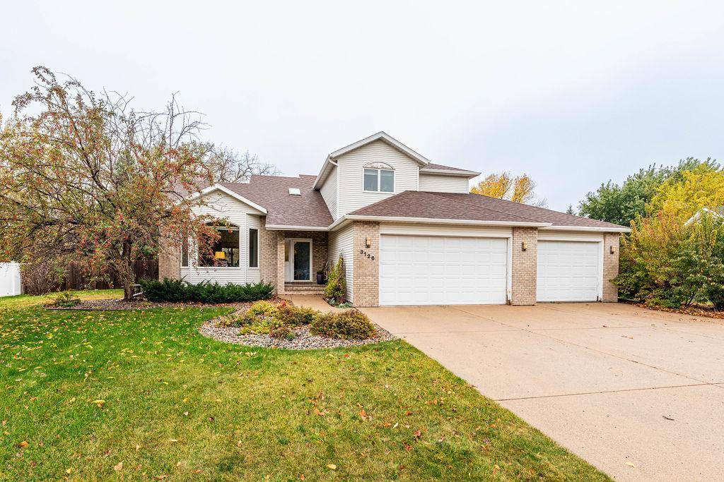 3126 37 1/2 AVE S, Fargo, ND 58104