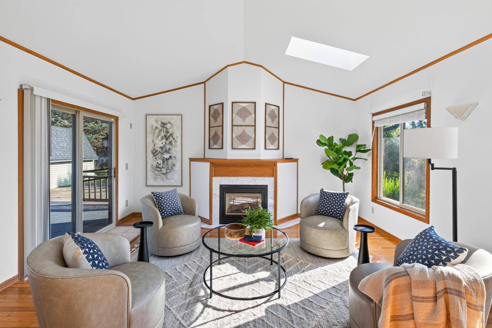 17462 Logans DR, Eden Prairie, MN 55346