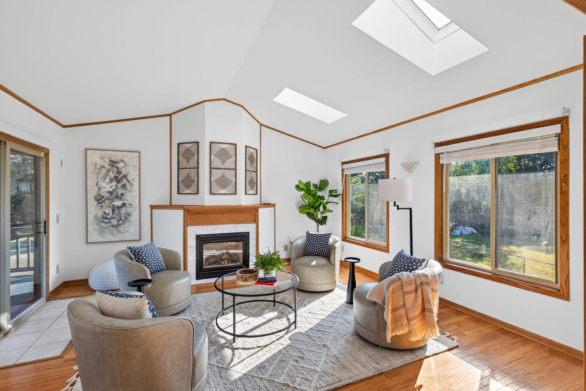 17462 Logans DR, Eden Prairie, MN 55346