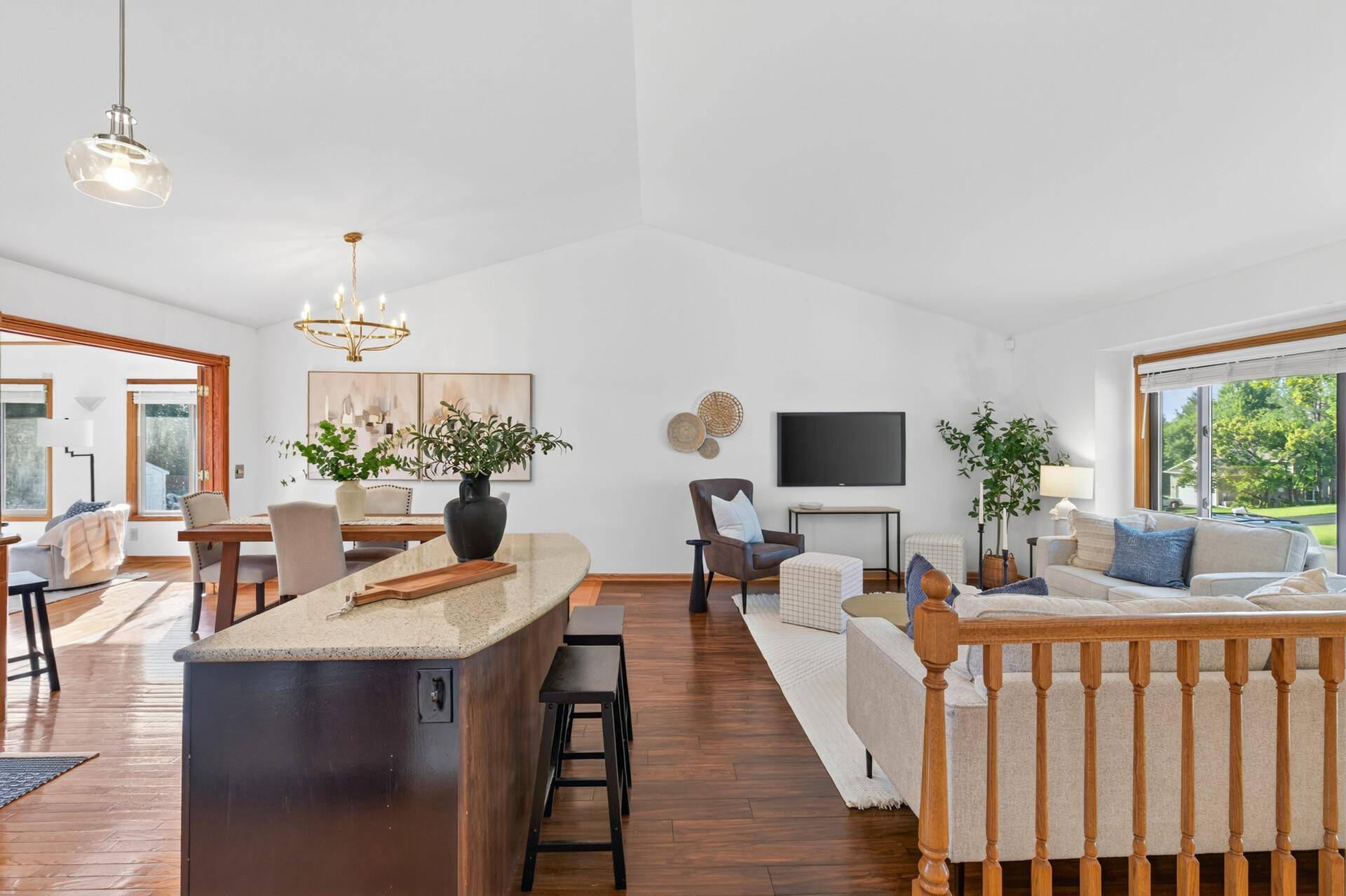 17462 Logans DR, Eden Prairie, MN 55346