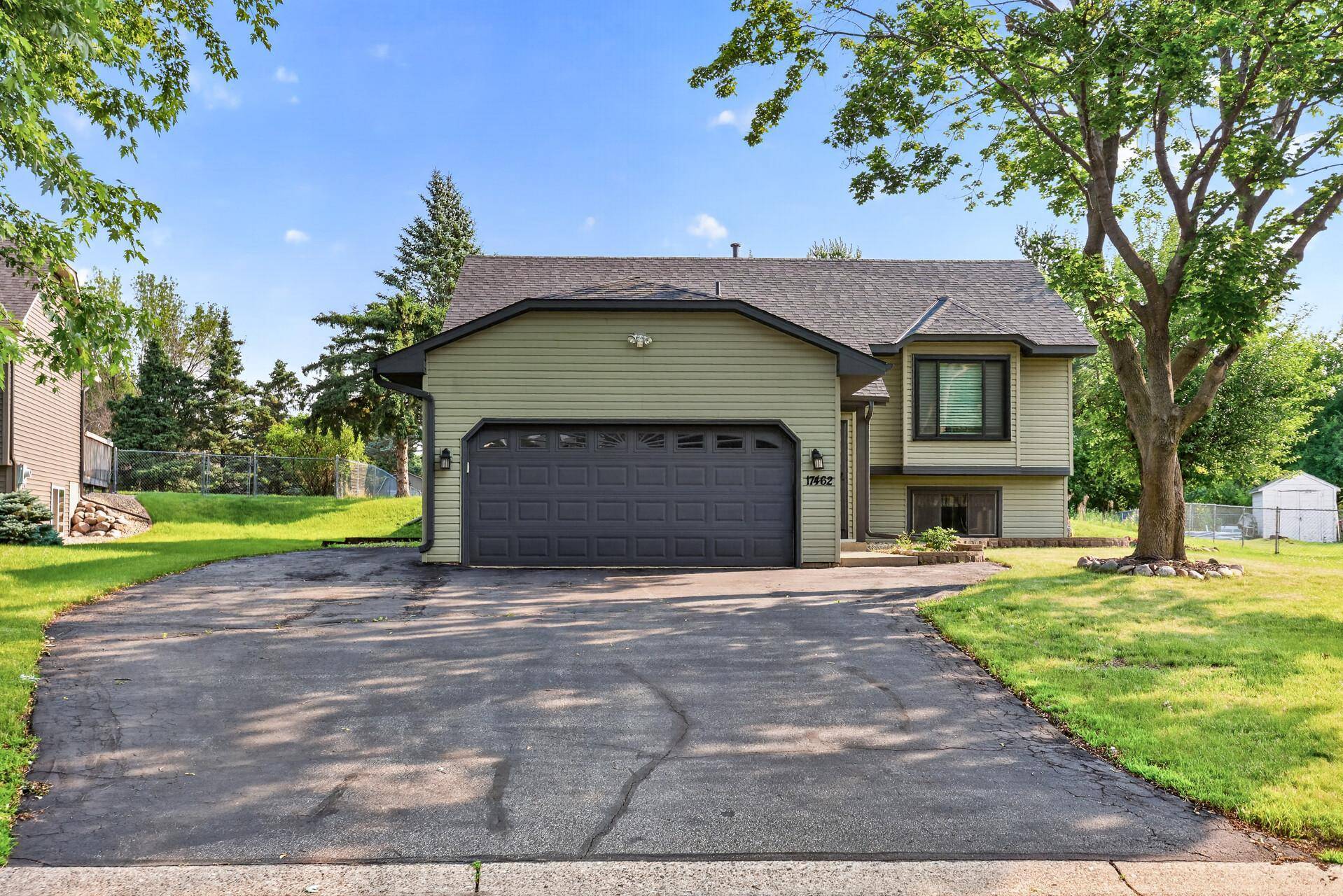 17462 Logans DR, Eden Prairie, MN 55346