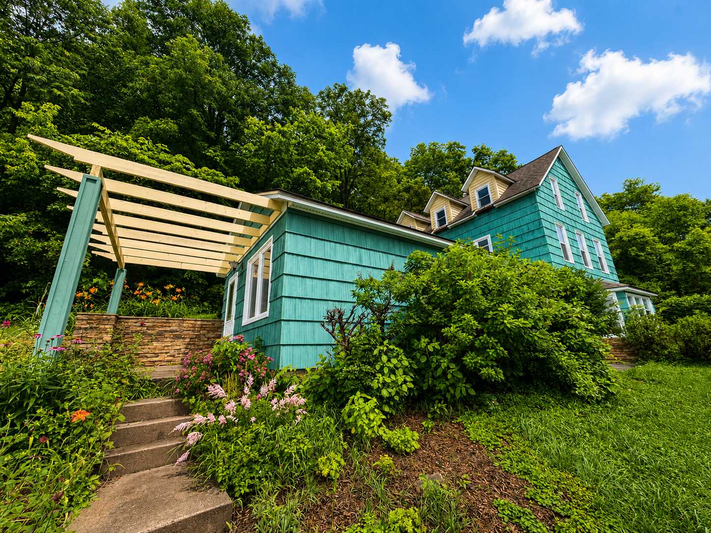 495 North ST, Fountain City, WI 54629