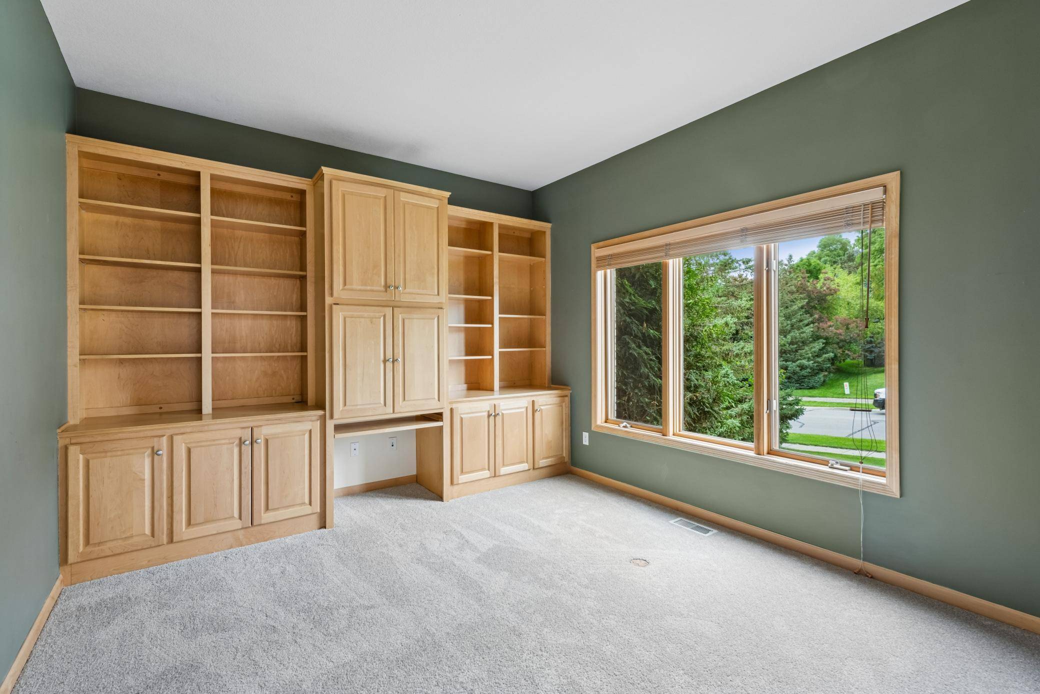 9257 Shetland RD, Eden Prairie, MN 55347