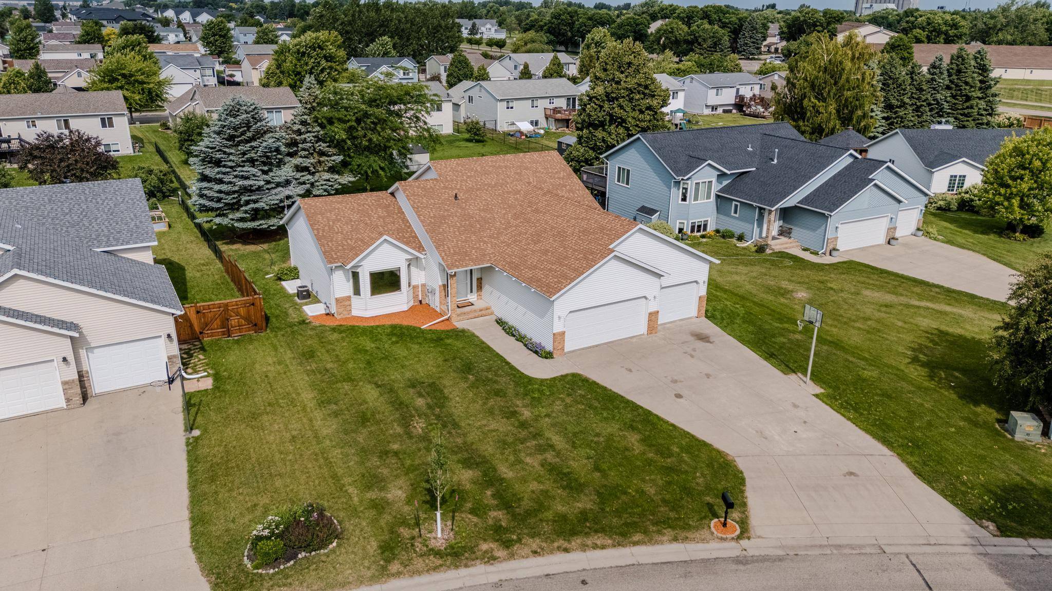 3317 Westmoor DR, Moorhead, MN 56560
