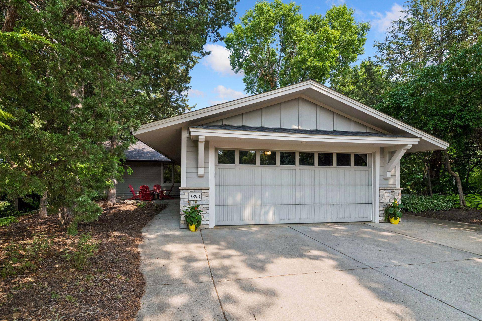 3890 Lone Cedar LN, Chaska, MN 55318