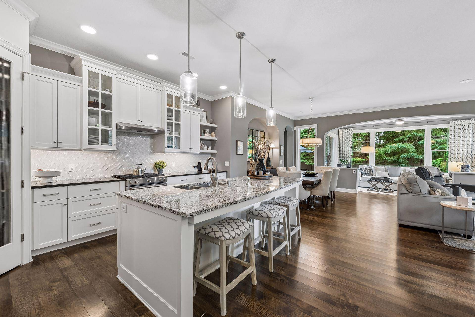 5010 Dale Ridge RD, Woodbury, MN 55129