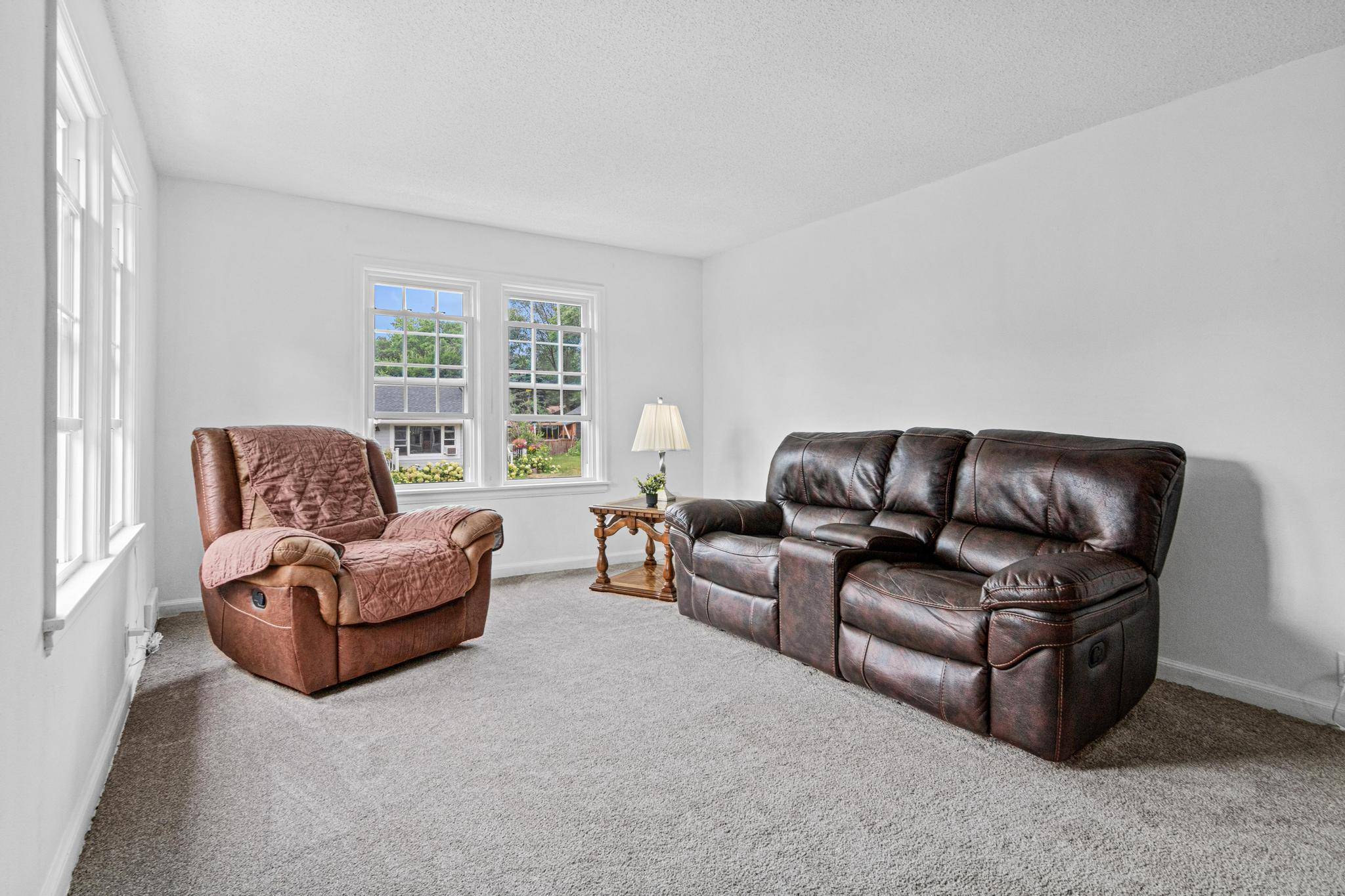 60 Grove ST, Mahtomedi, MN 55115