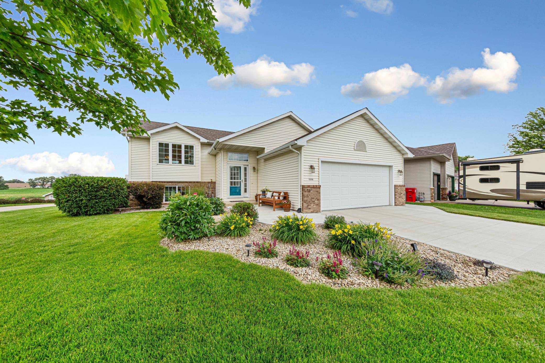 1006 24th AVE NW, Austin, MN 55912
