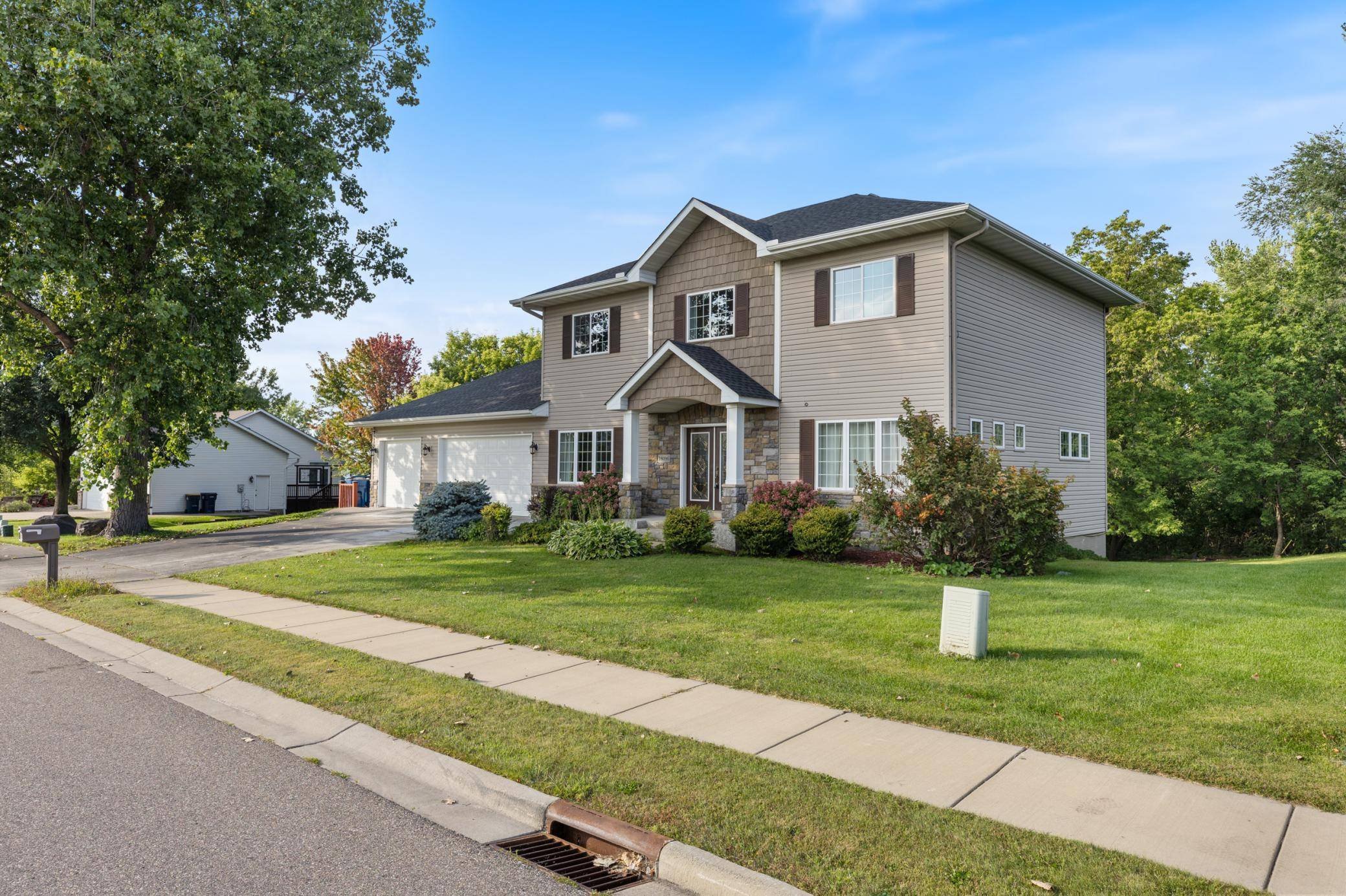 16096 Harmony PATH, Lakeville, MN 55044