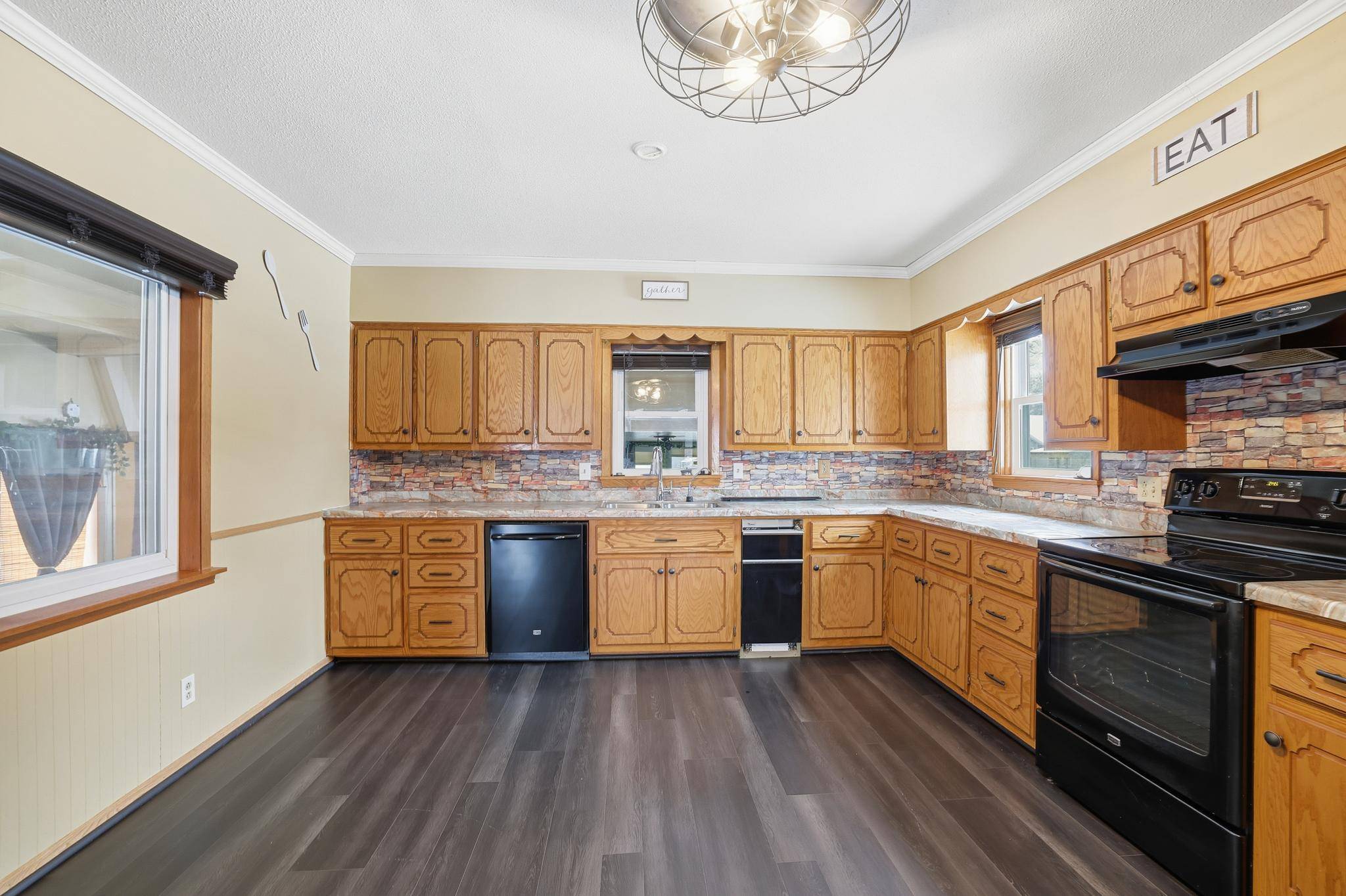 627 S Litchfield AVE, Litchfield, MN 55355