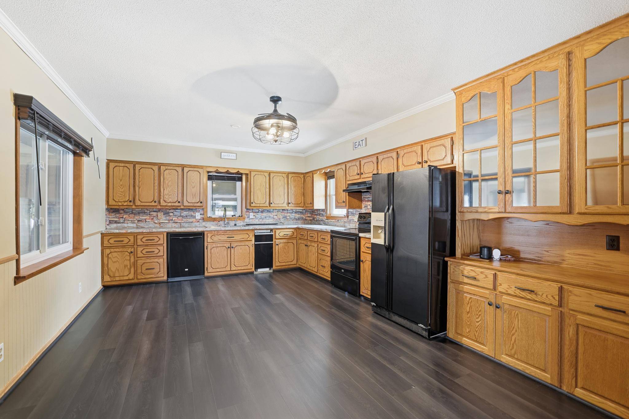627 S Litchfield AVE, Litchfield, MN 55355