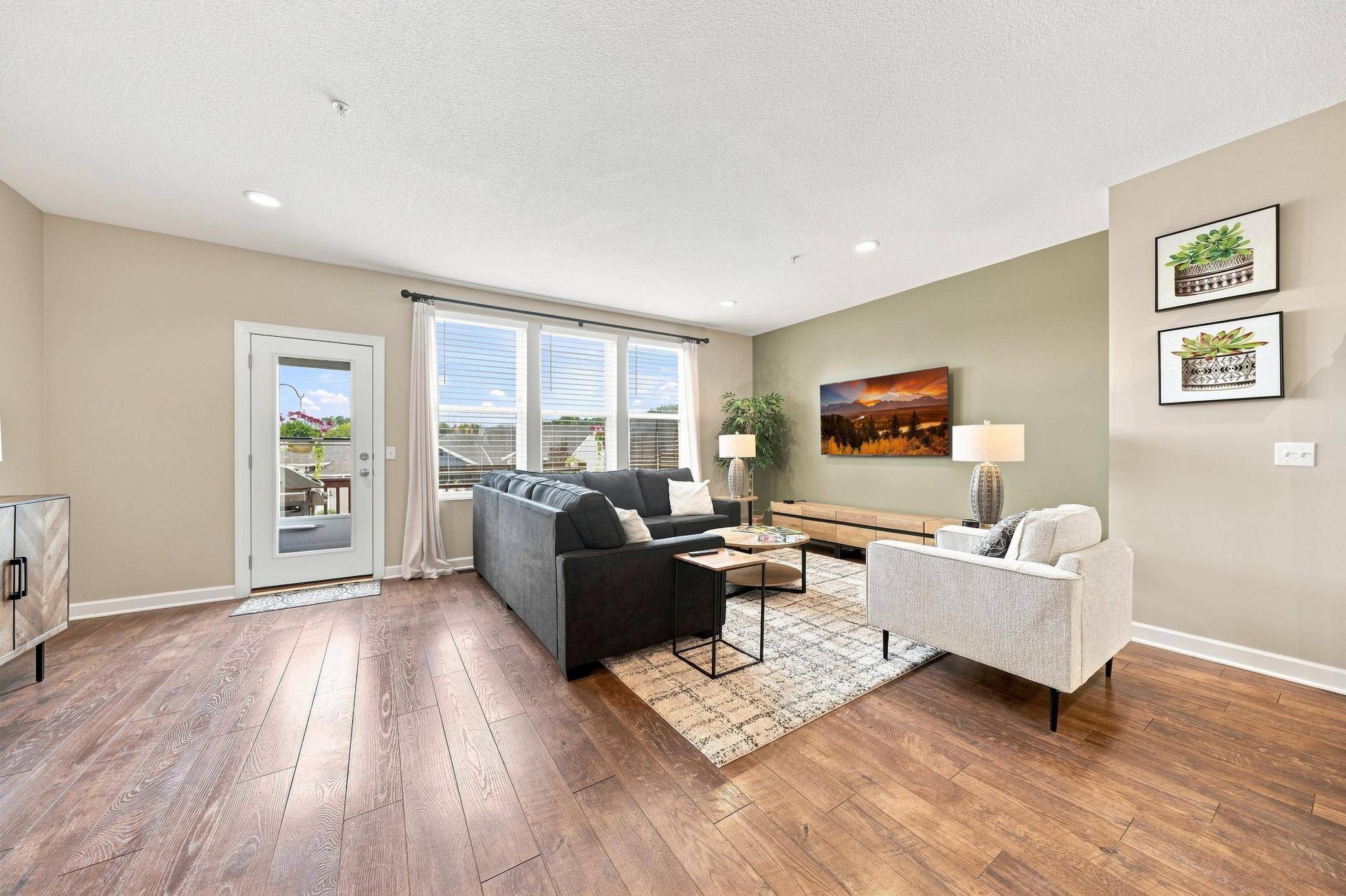 537 Satori WAY, Chaska, MN 55318