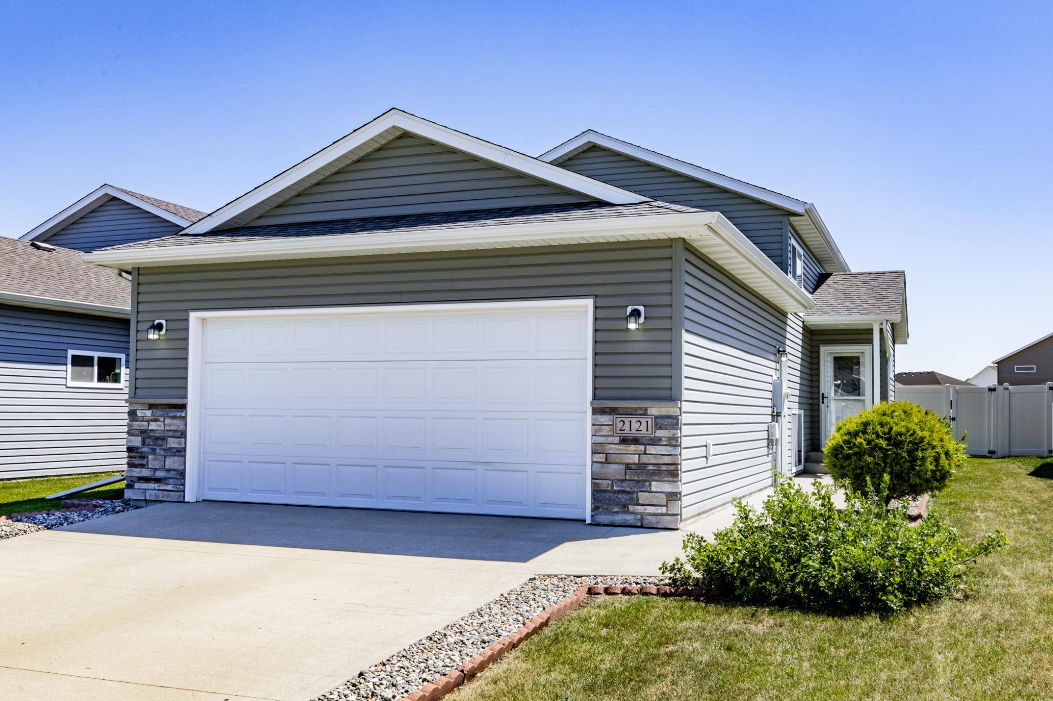 2121 10th ST W, West Fargo, ND 58078