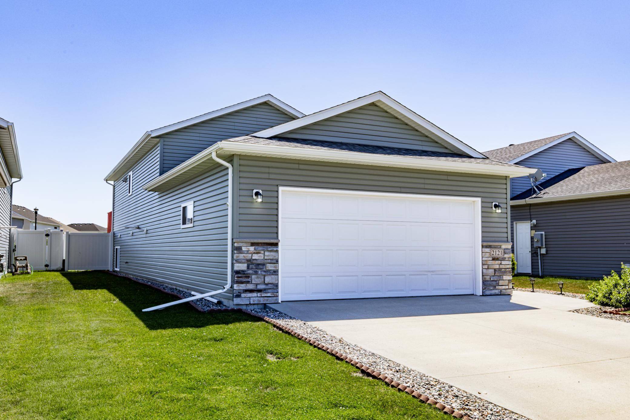2121 10th ST W, West Fargo, ND 58078