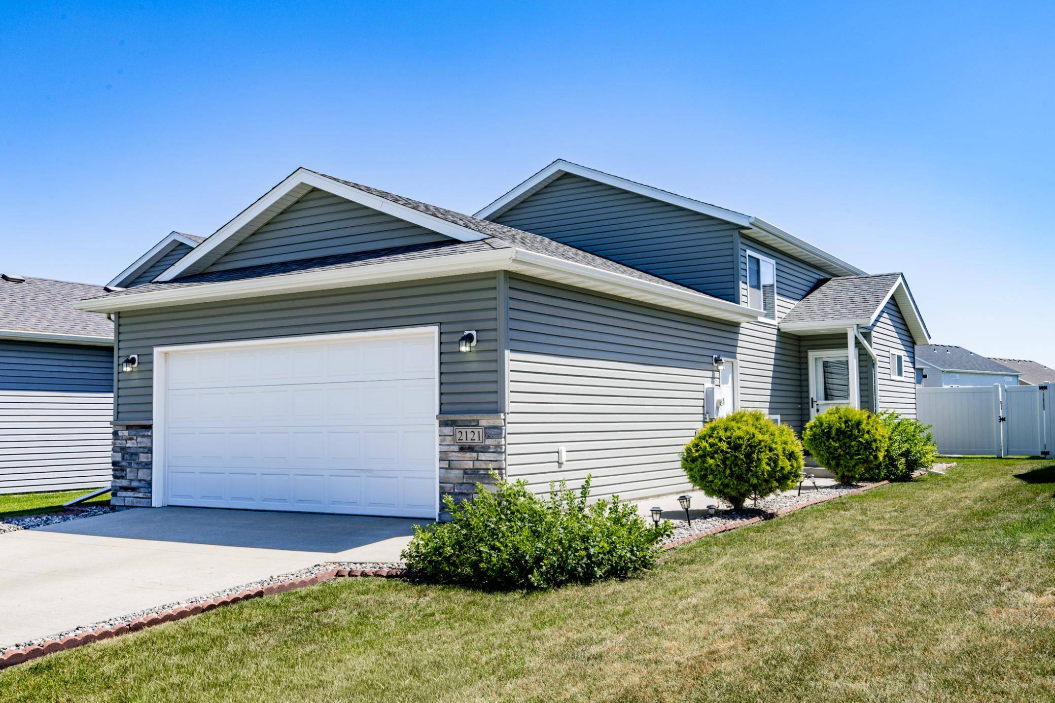 2121 10th ST W, West Fargo, ND 58078