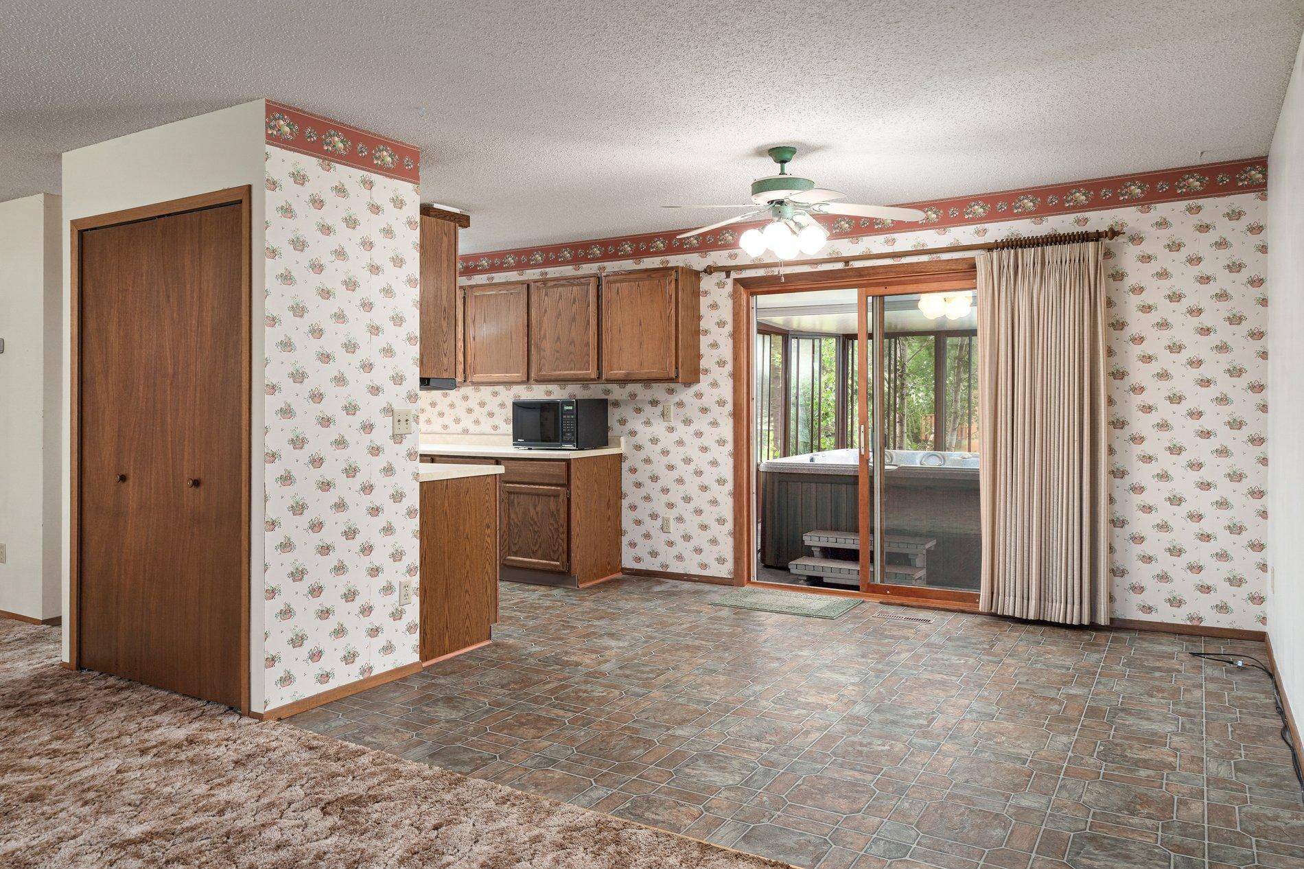 705 S 14th ST, La Crescent, MN 55947