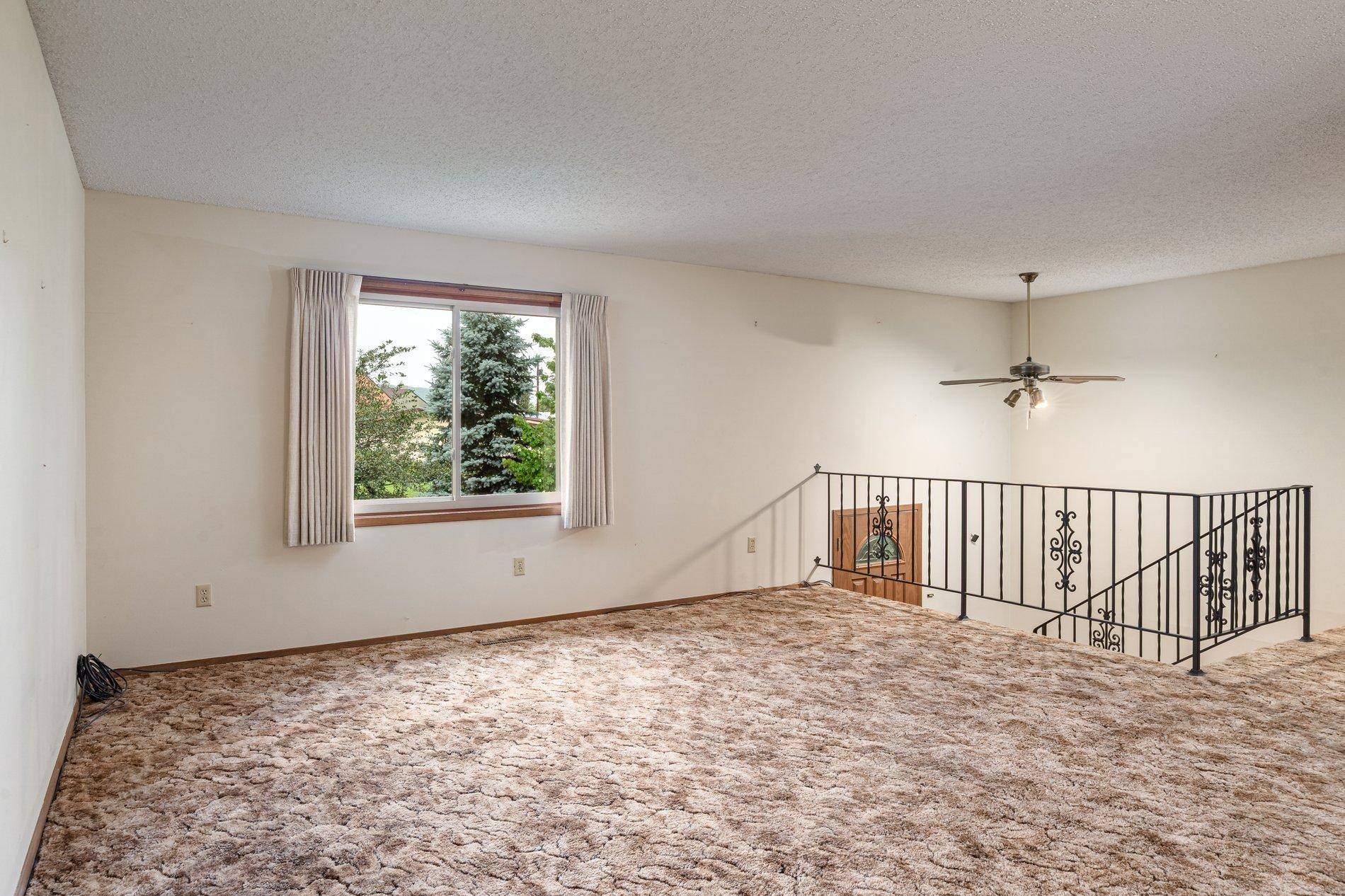 705 S 14th ST, La Crescent, MN 55947