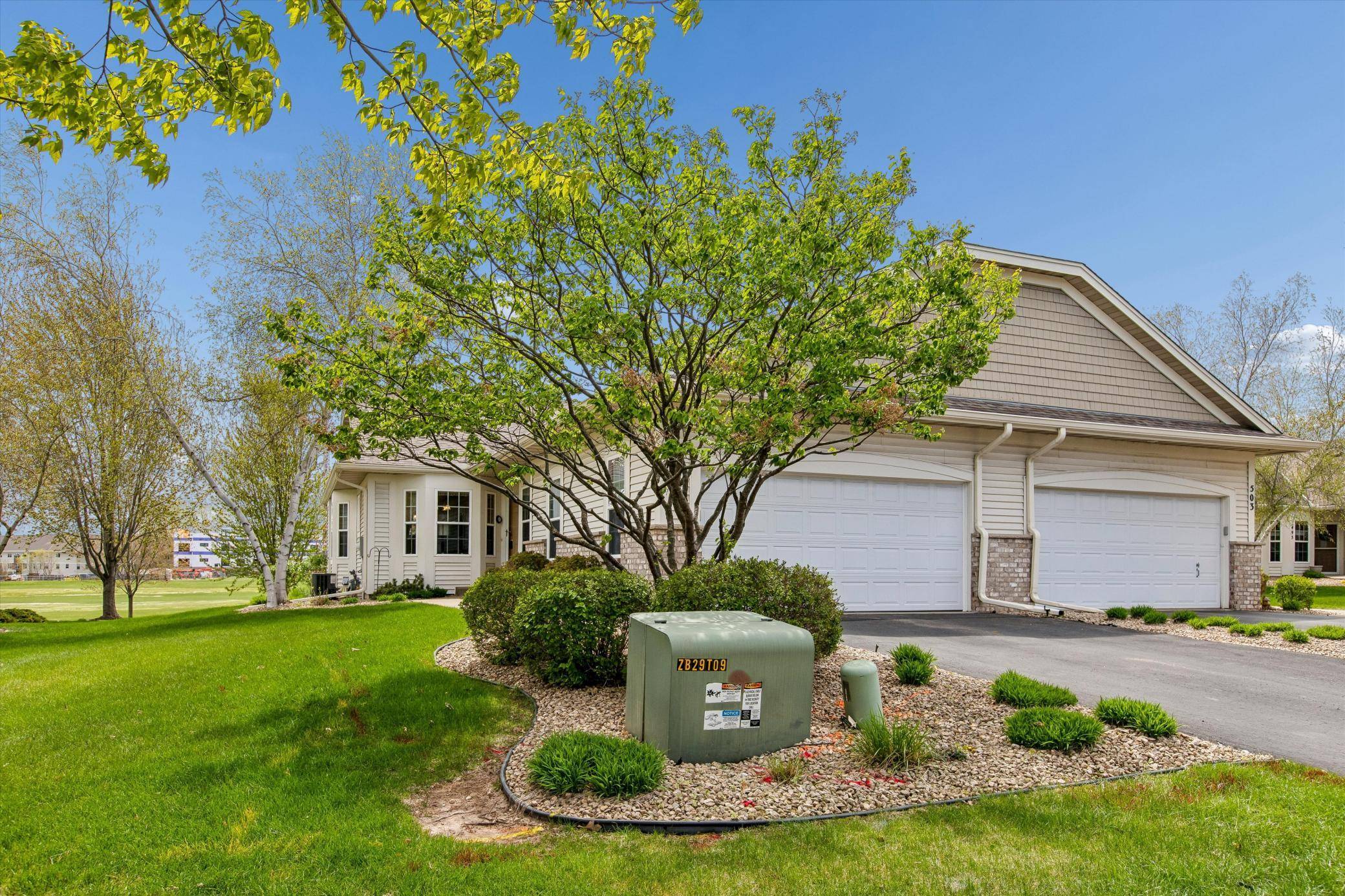505 Holly LN N, Oakdale, MN 55128