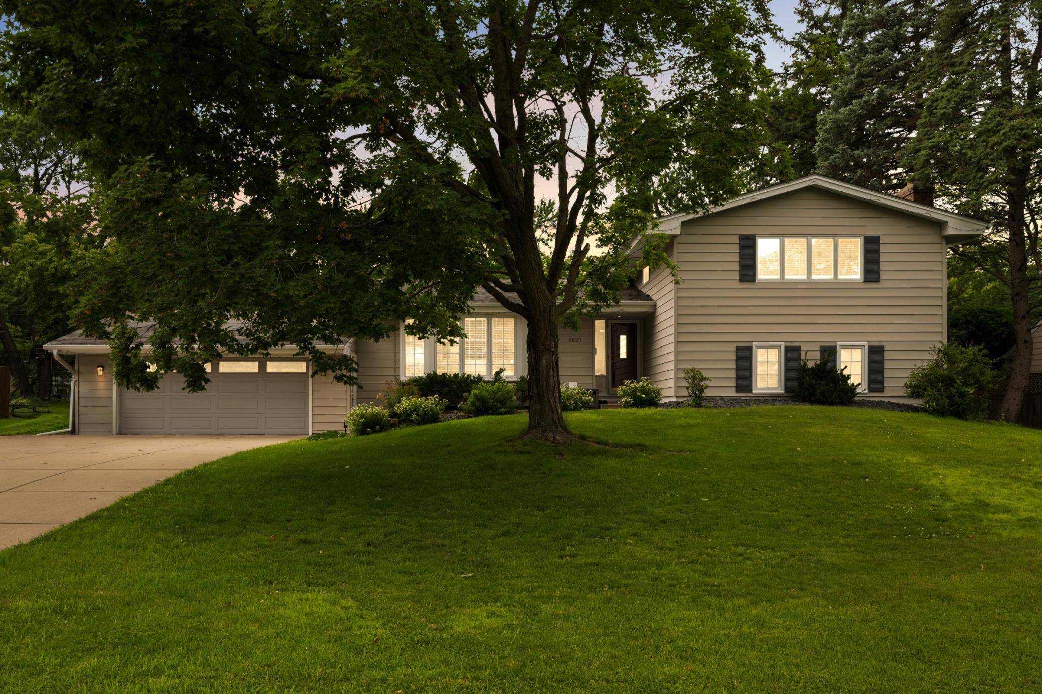 6620 Limerick LN, Edina, MN 55439