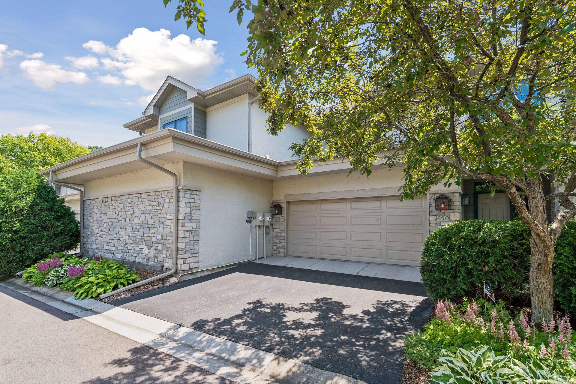 290 Grace Pointe CT, Wayzata, MN 55391