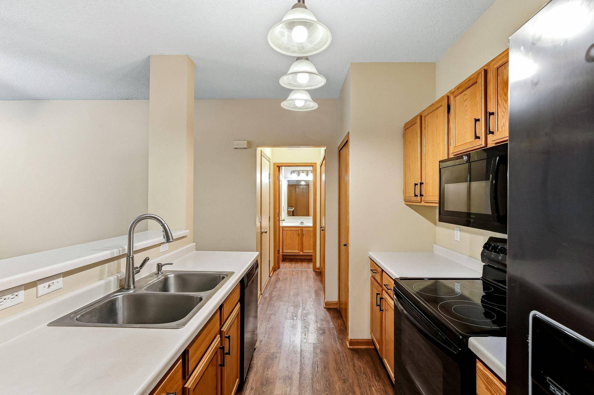 8450 Kimball DR, Eden Prairie, MN 55347