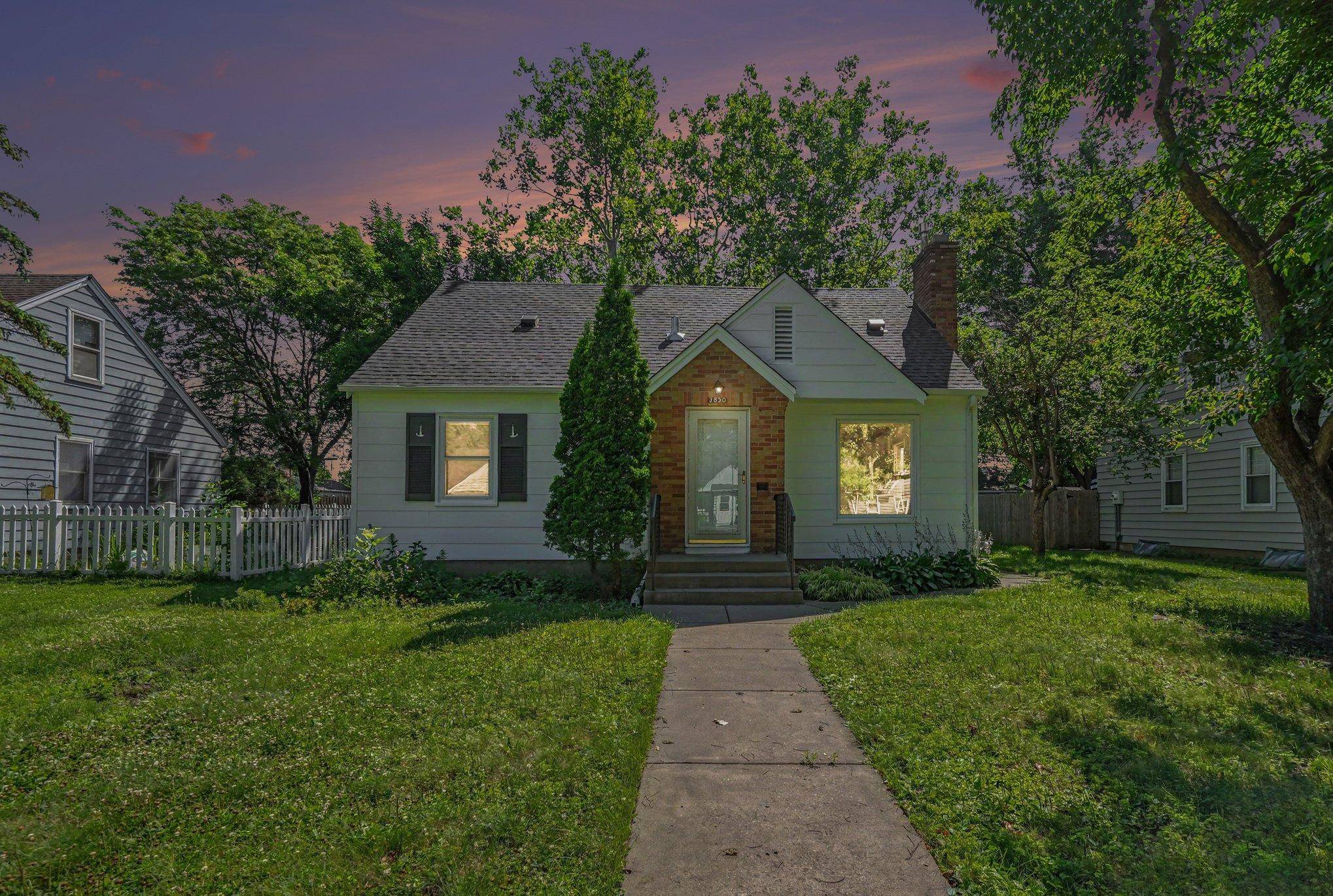3830 Zenith AVE N, Robbinsdale, MN 55422
