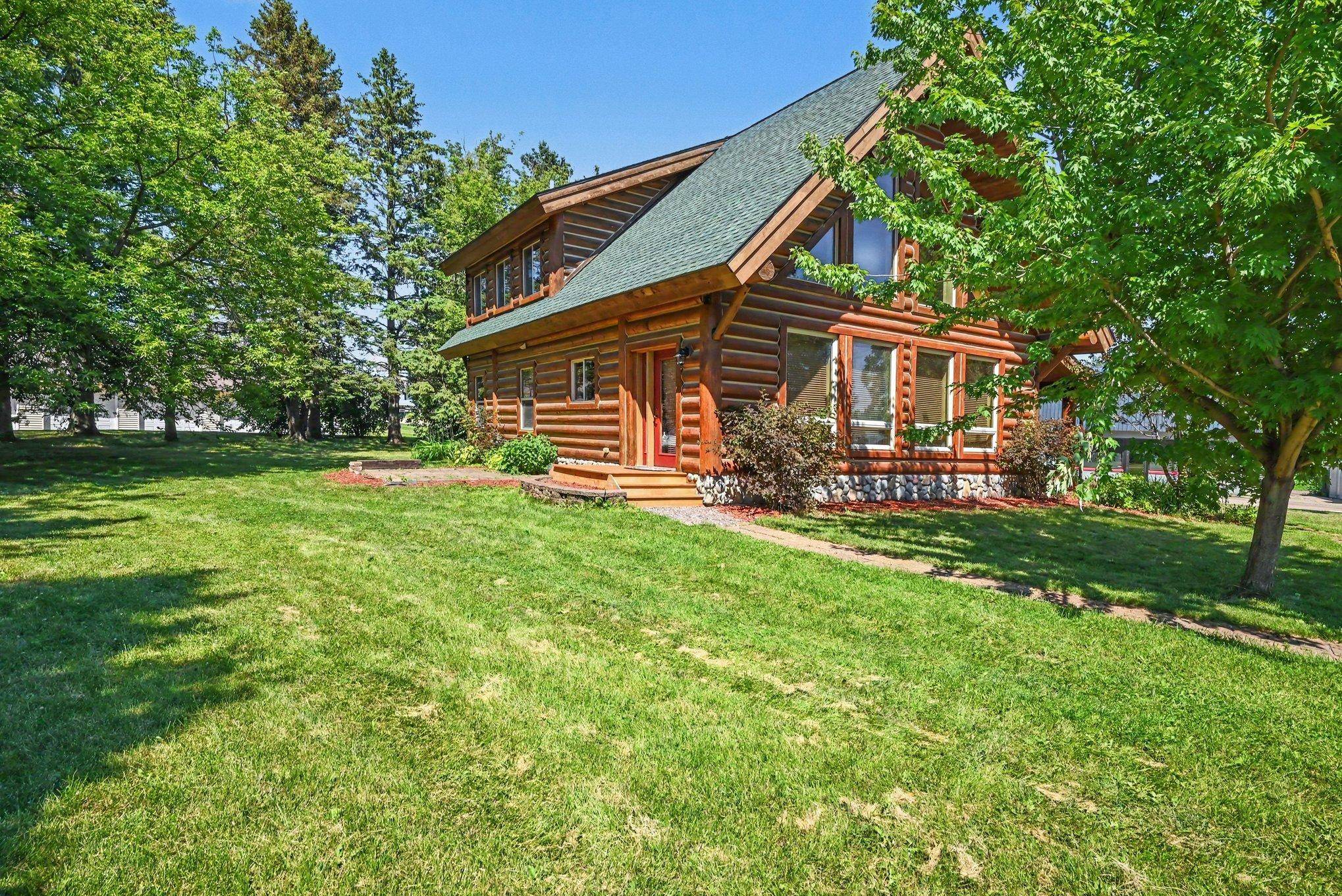 1030 Lokhorst ST, Baldwin, WI 54002