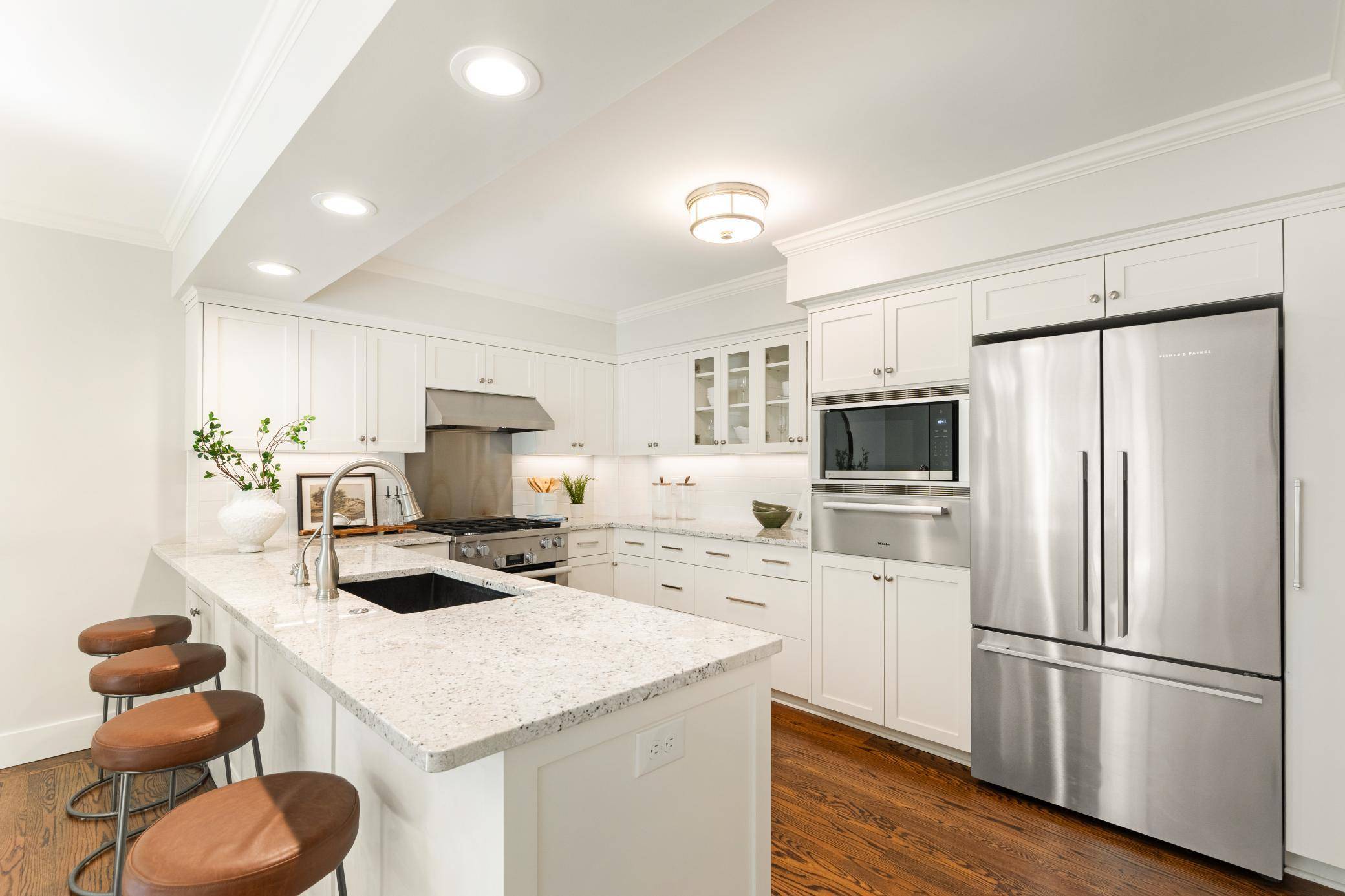 20452 Knightsbridge RD, Excelsior, MN 55331