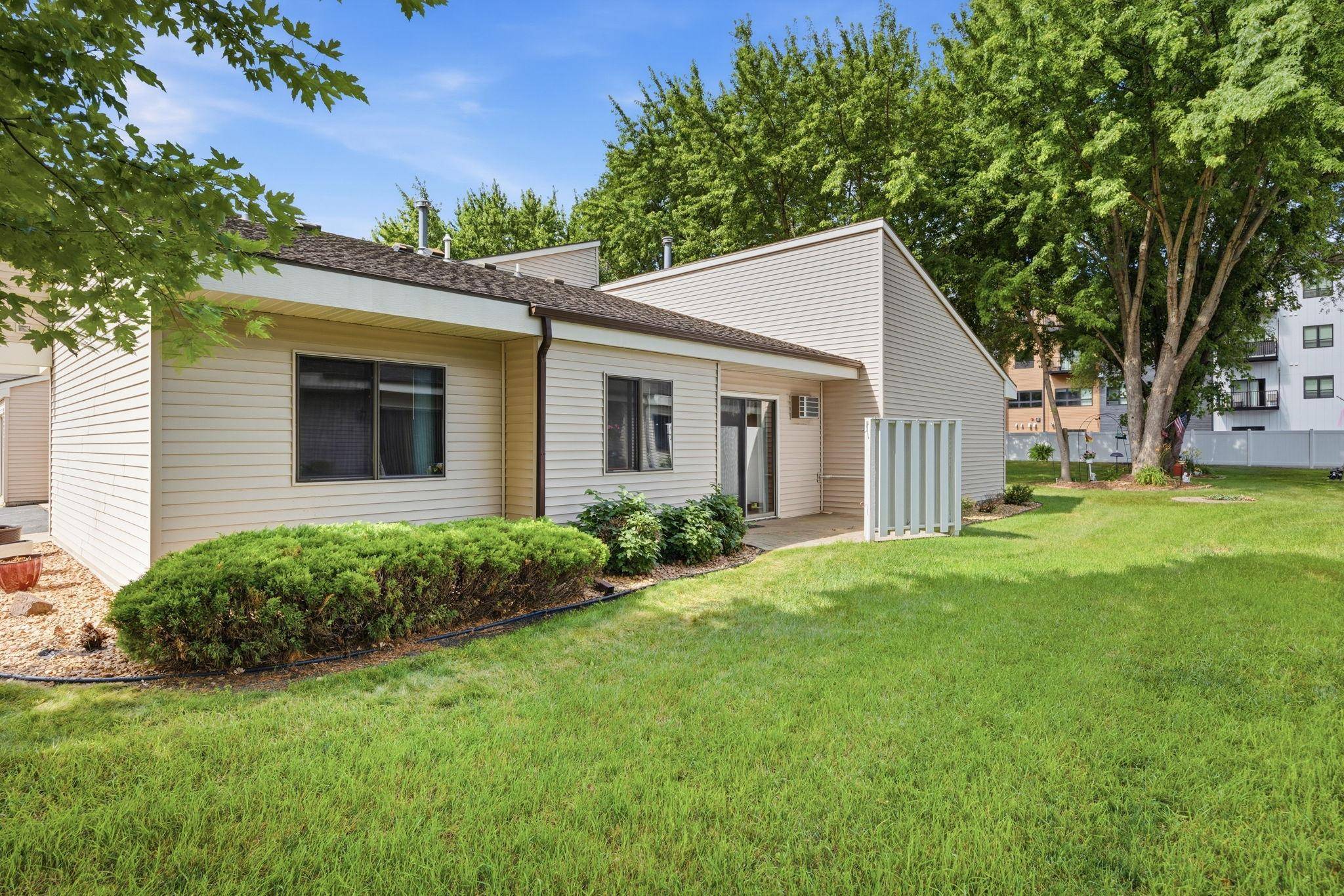 416 Sibley AVE S #206, Litchfield, MN 55355