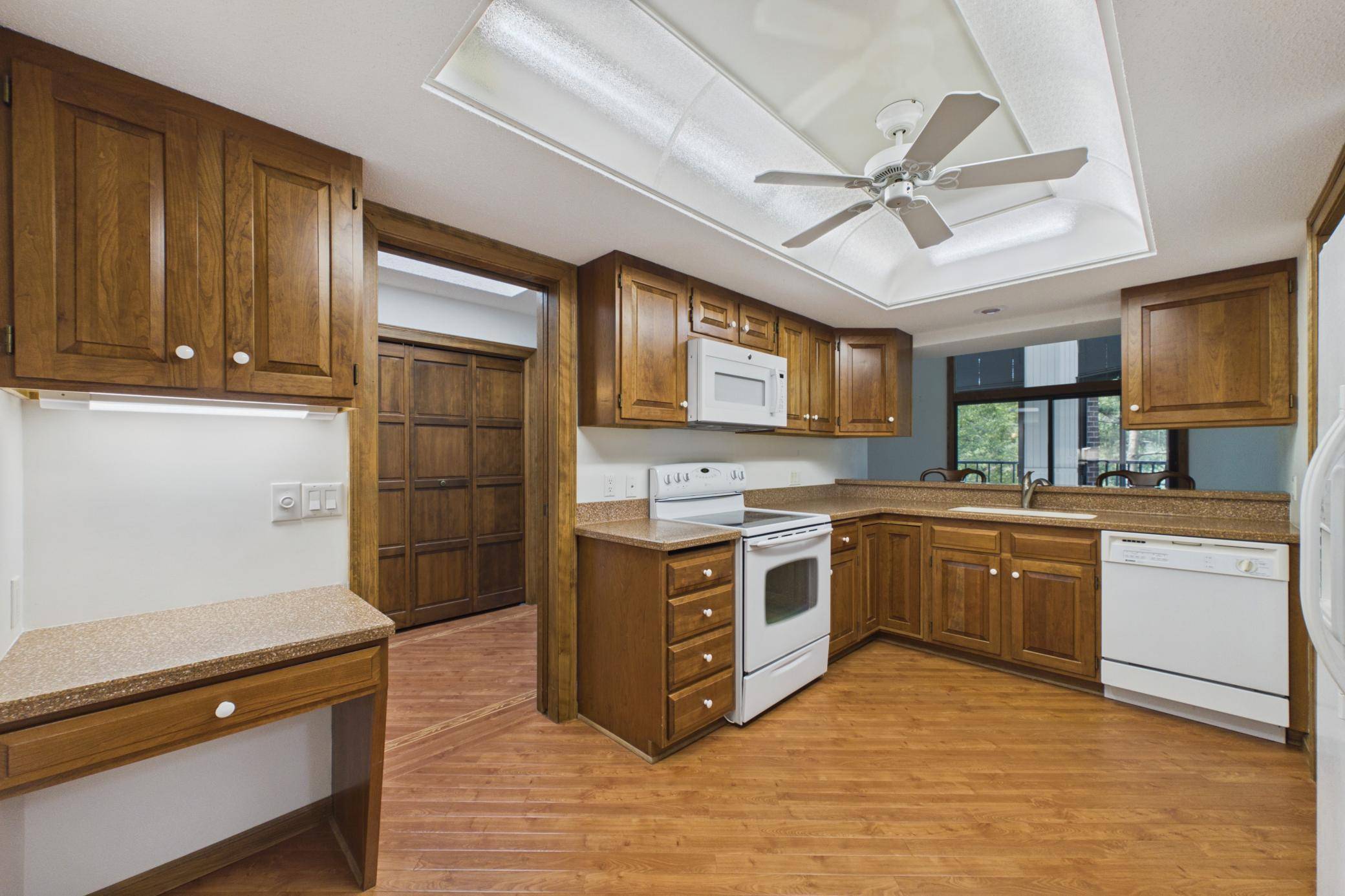 5501 Dewey Hill RD #322, Edina, MN 55439