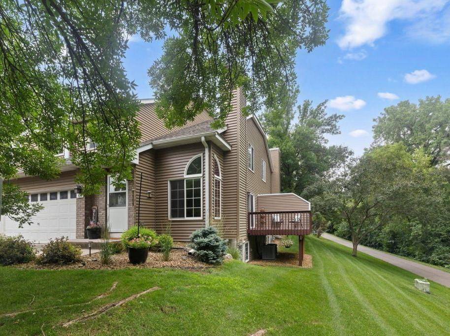 100 Primrose CT, Vadnais Heights, MN 55127