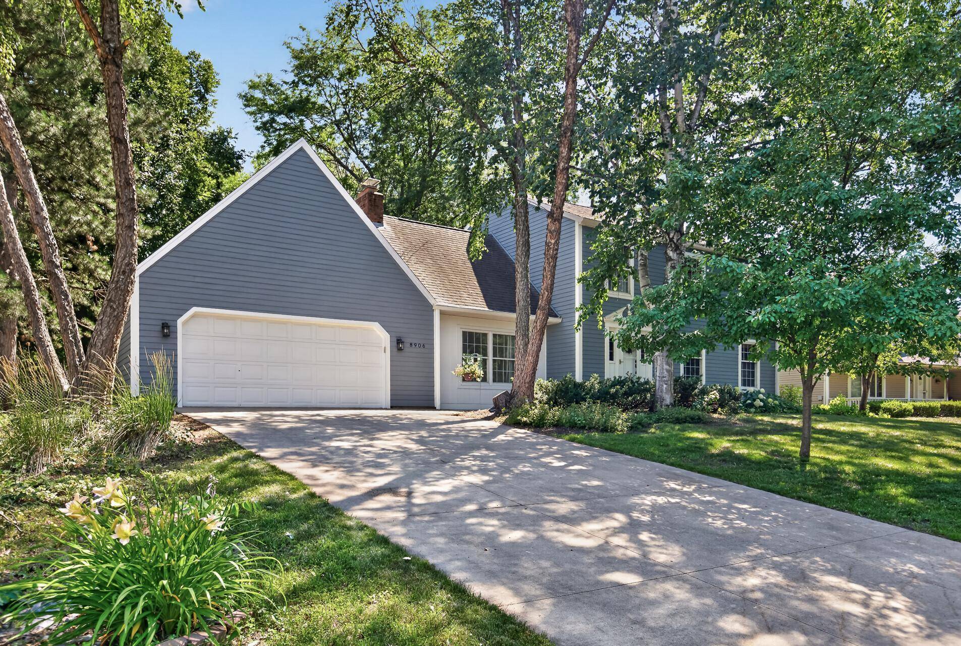 8906 138th Street CT, Apple Valley, MN 55124