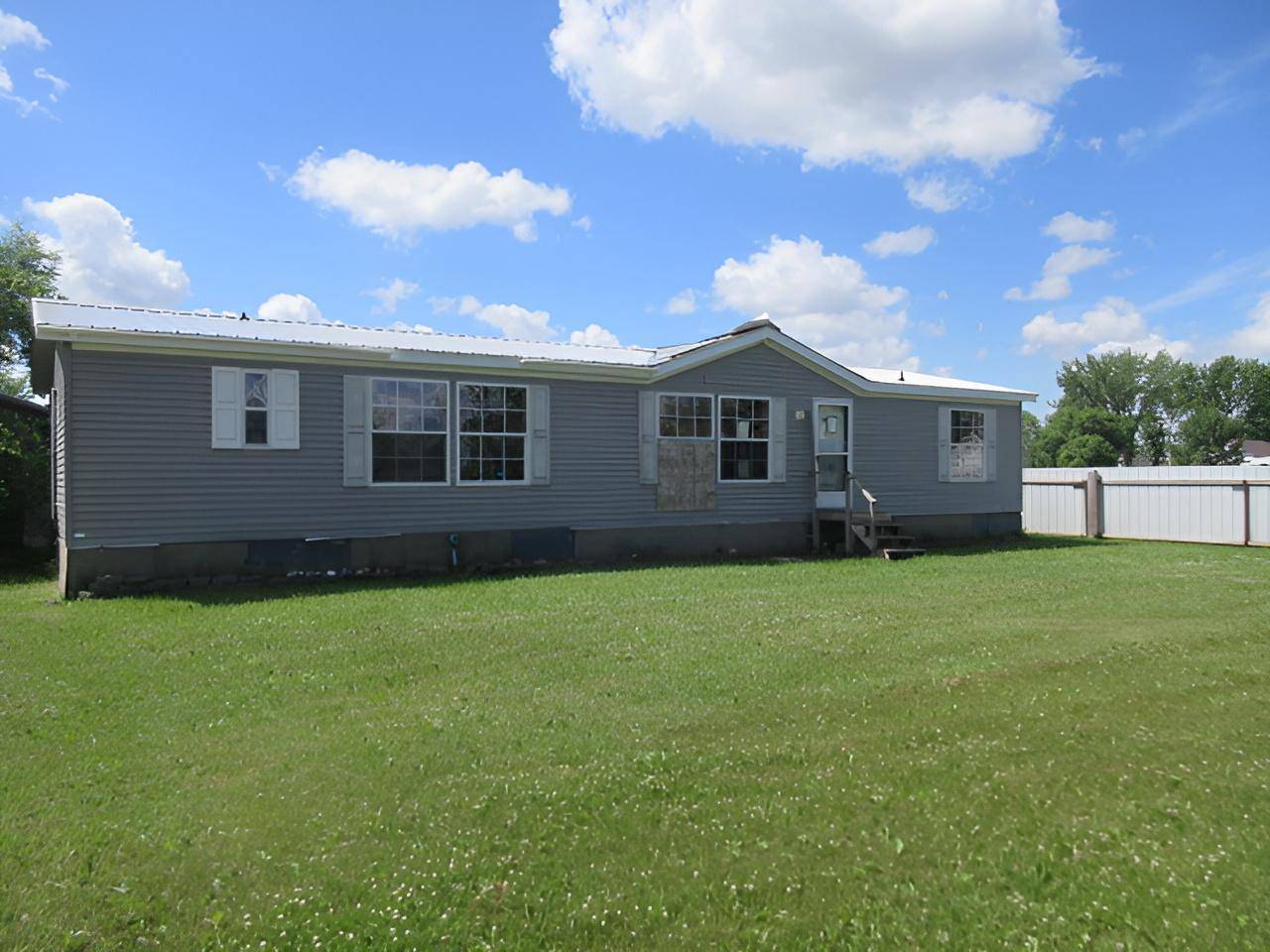 106 Brisbane LN, Emerado, ND 58228