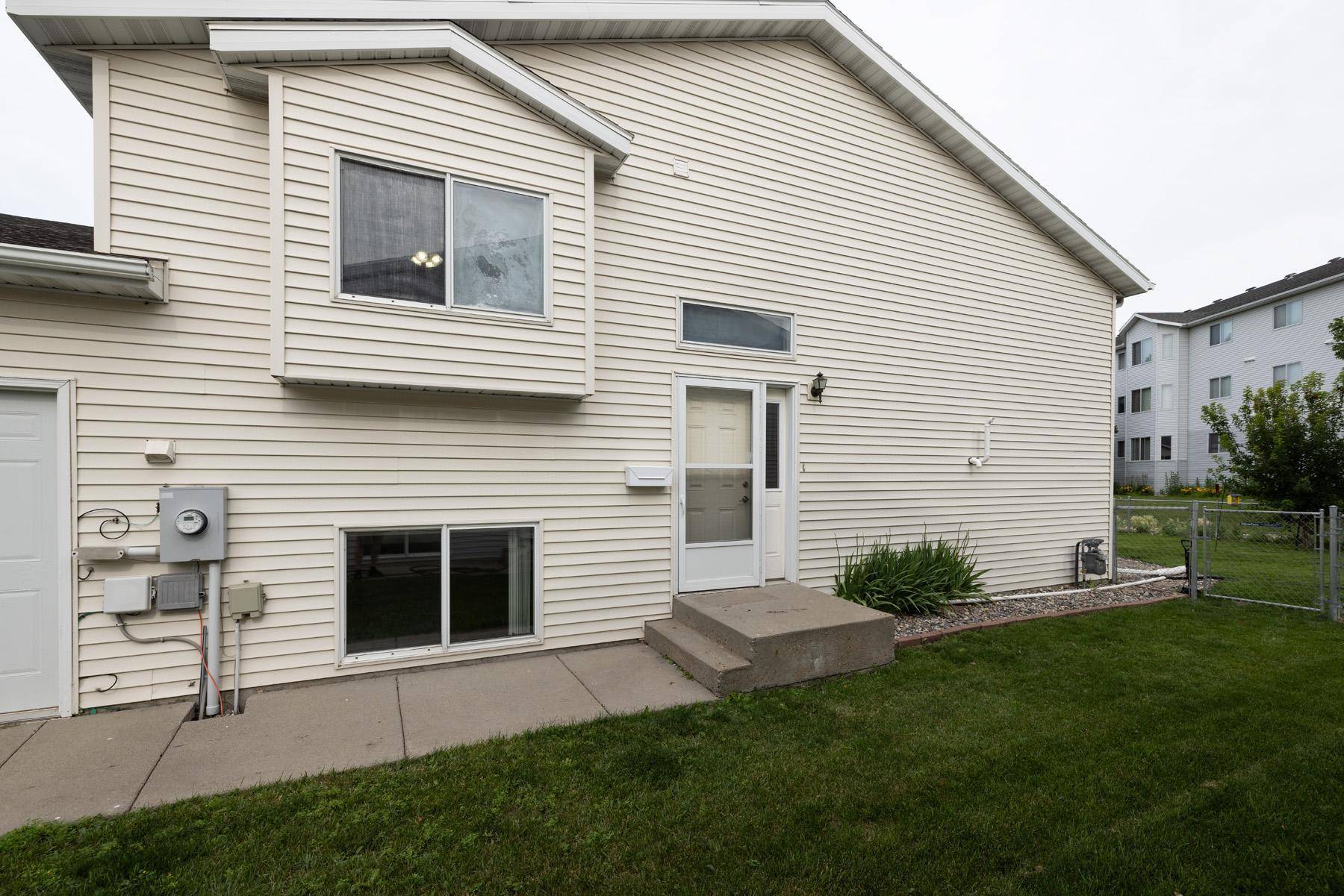 3015 Dakota Park CIR S, Fargo, ND 58104