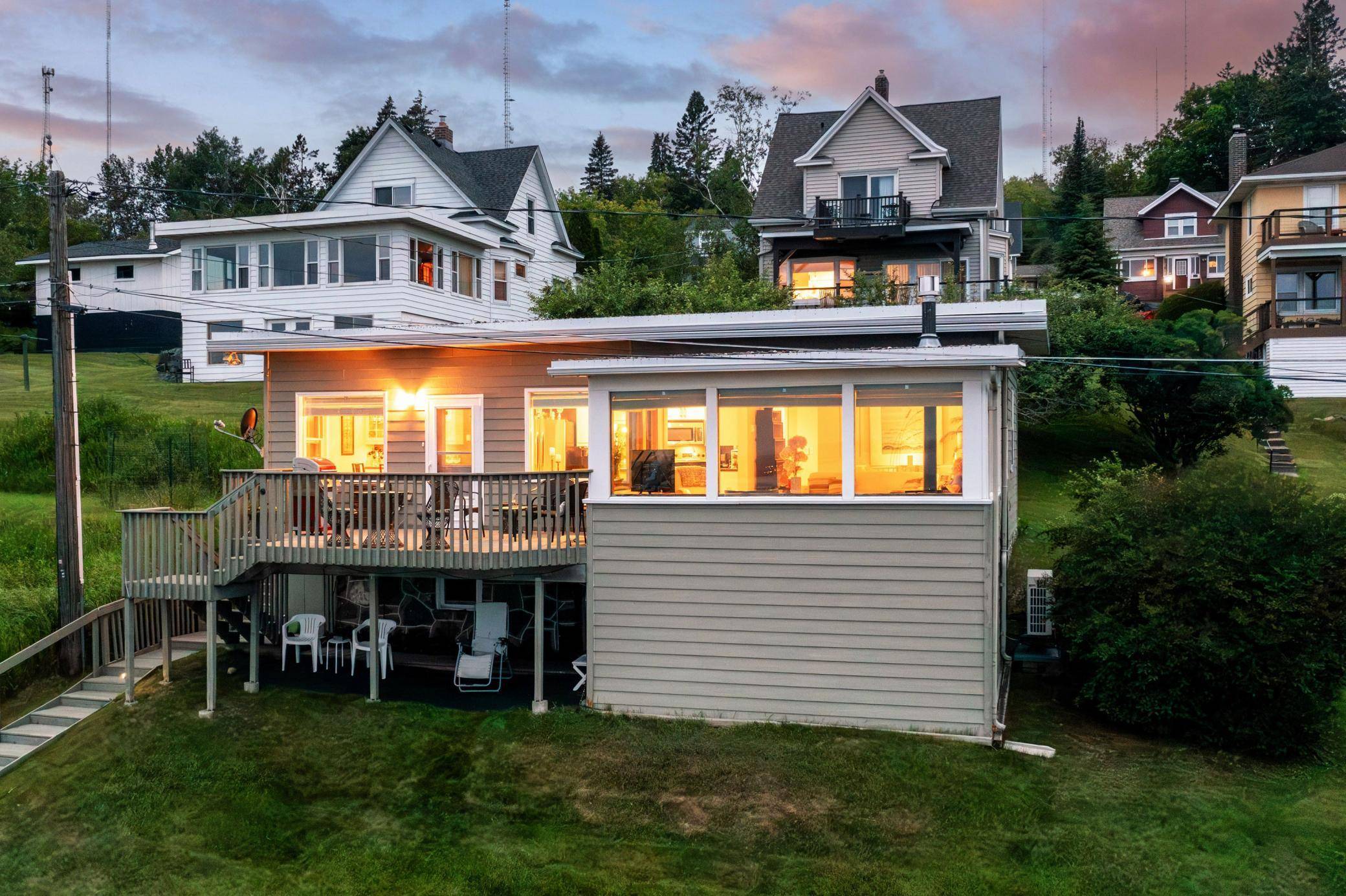 615 W 6th ST, Duluth, MN 55806