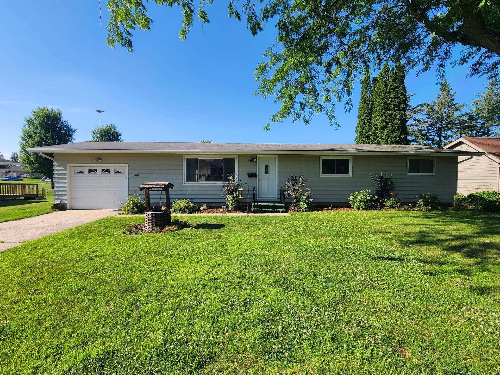 508 NW Lincoln ST, Adams, MN 55909