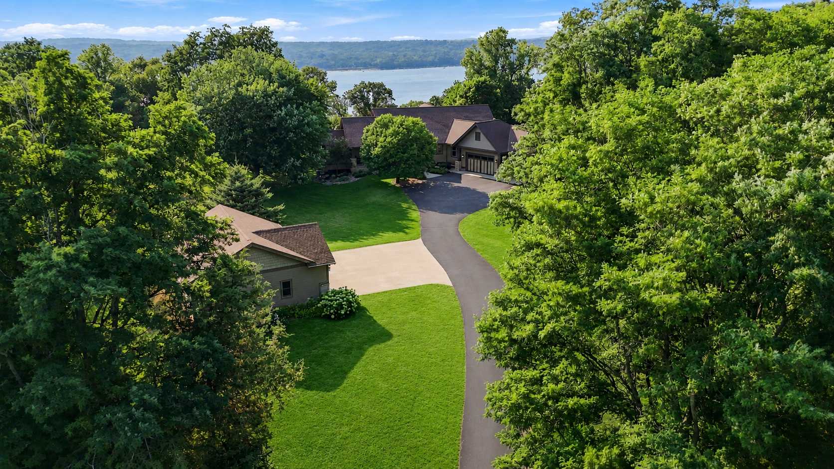 294 Salishan DR, Hudson, WI 54016
