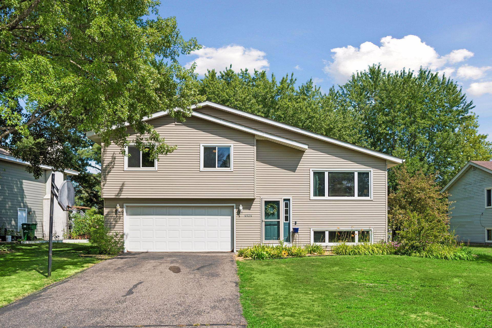 4524 Morningside AVE, Vadnais Heights, MN 55127